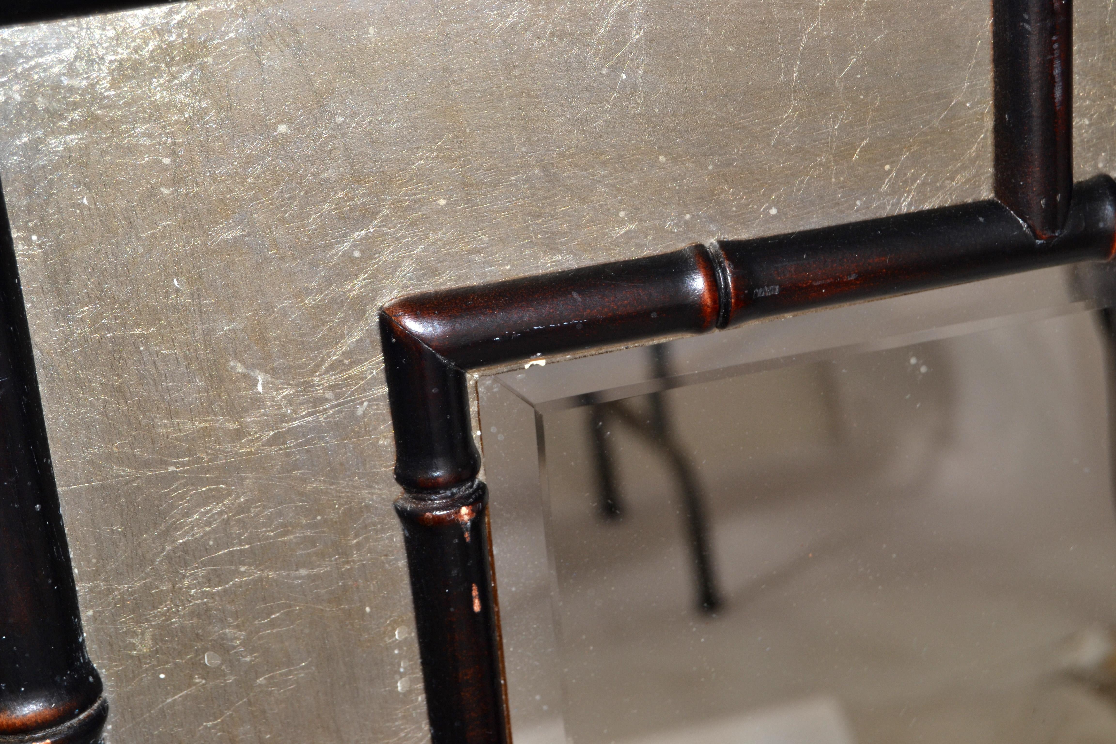 1970 Rectangle Silver and Brown Faux Bamboo Wood Wall Mirror Mid-Century Modern (Miroir mural en bois de bambou) en vente 1