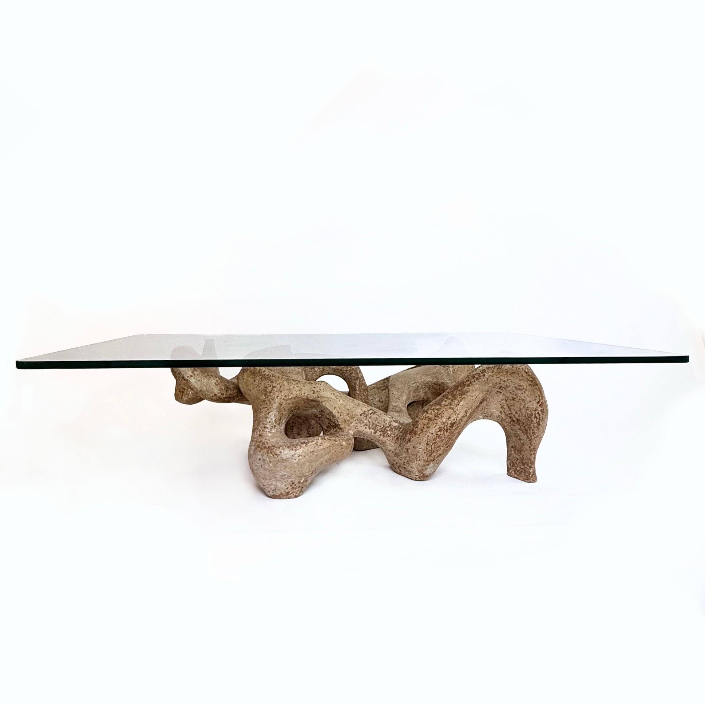 Mesa de centro rectangular de cemento y cristal transparente de los años 70, por Claudio Trevi Moderno en venta