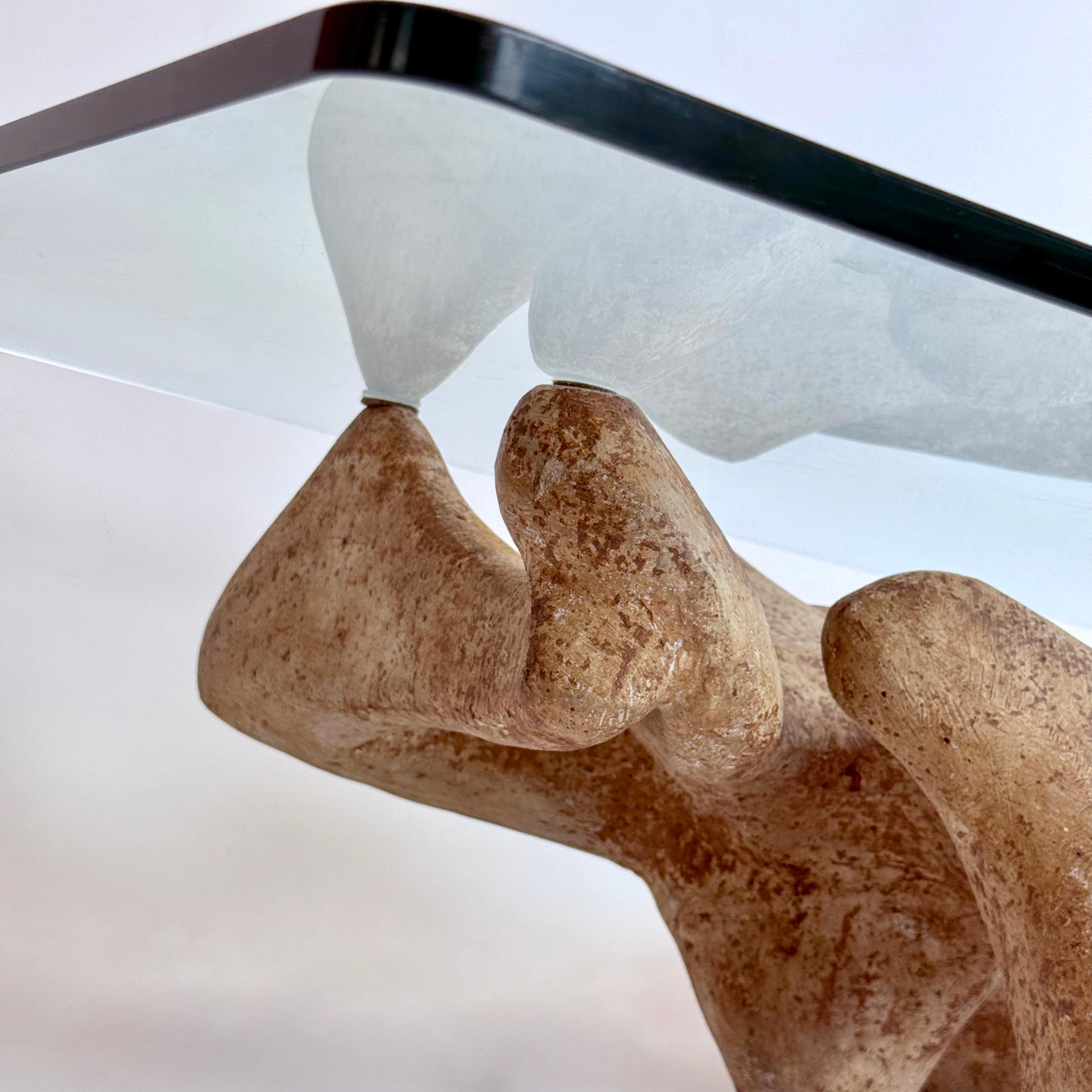 Mesa de centro rectangular de cemento y cristal transparente de los años 70, por Claudio Trevi finales del siglo XX en venta