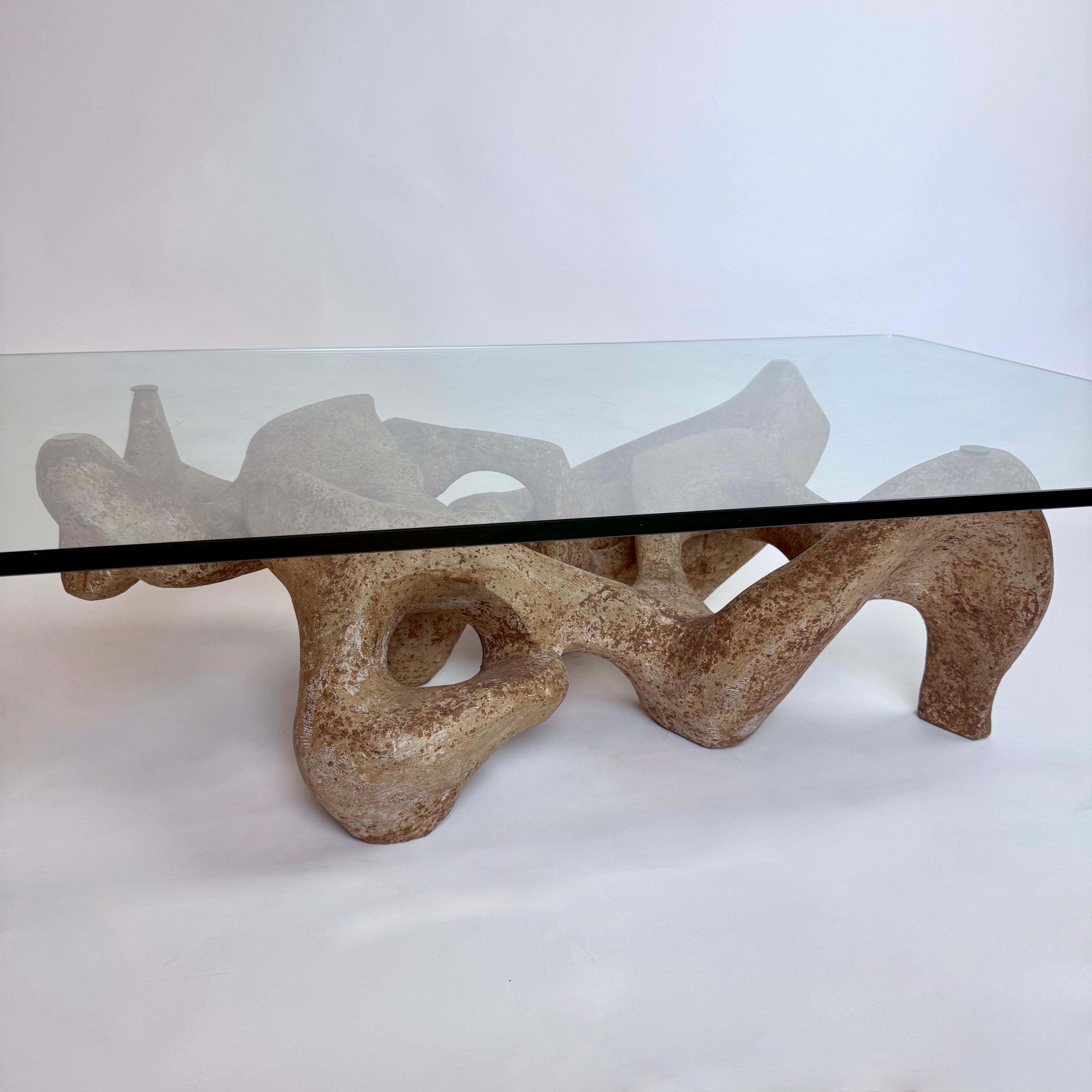 Mesa de centro rectangular de cemento y cristal transparente de los años 70, por Claudio Trevi Vidrio en venta