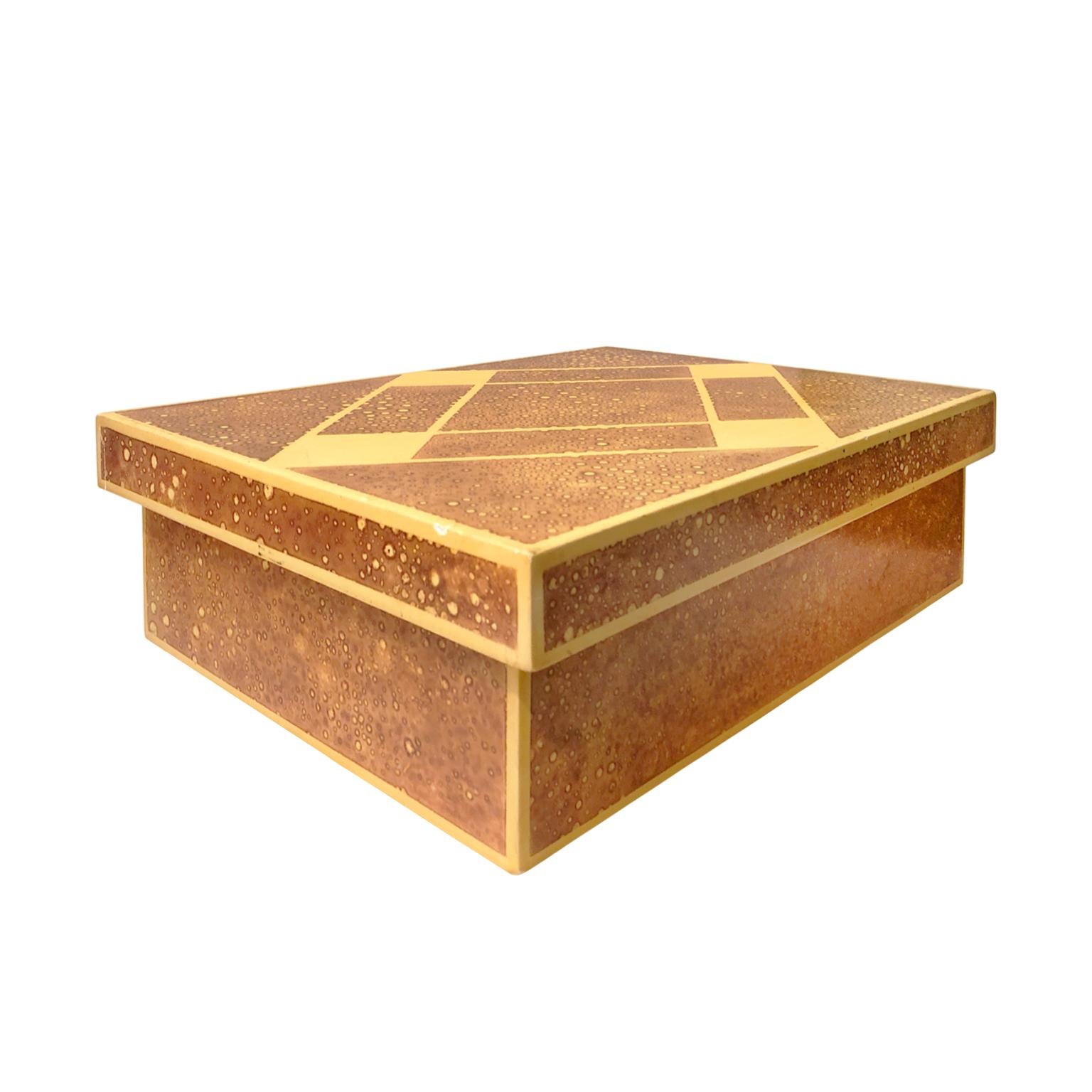 American 1970s Rectangular Lacquered Box with Diamond Patterned Lid For Sale