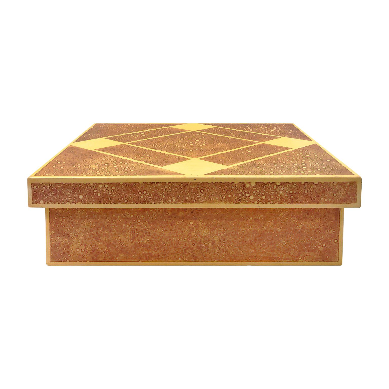 1970s Rectangular Lacquered Box with Diamond Patterned Lid For Sale