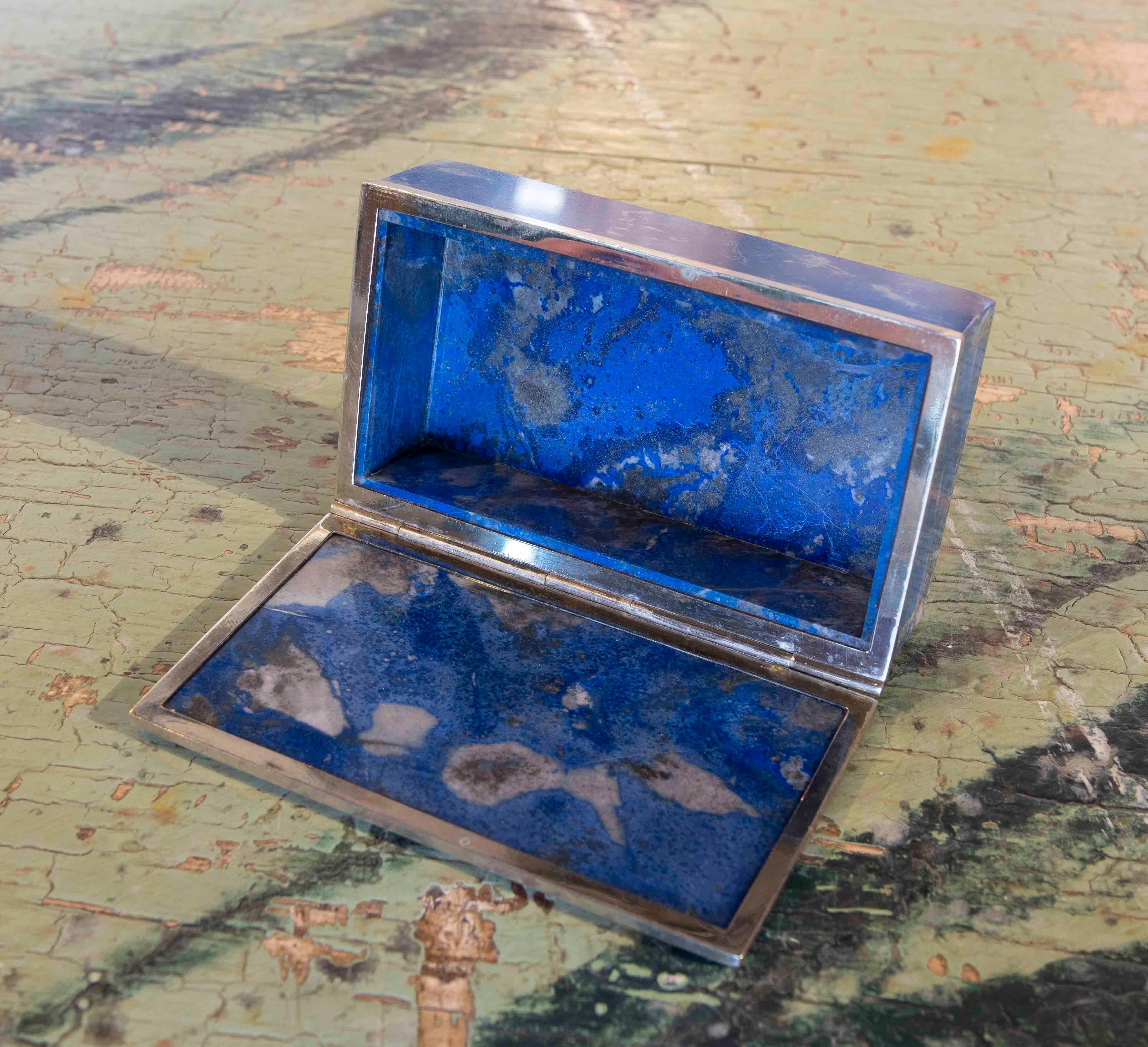 Boîte rectangulaire en métal et lapis-lazuli des années 1970  en vente 5