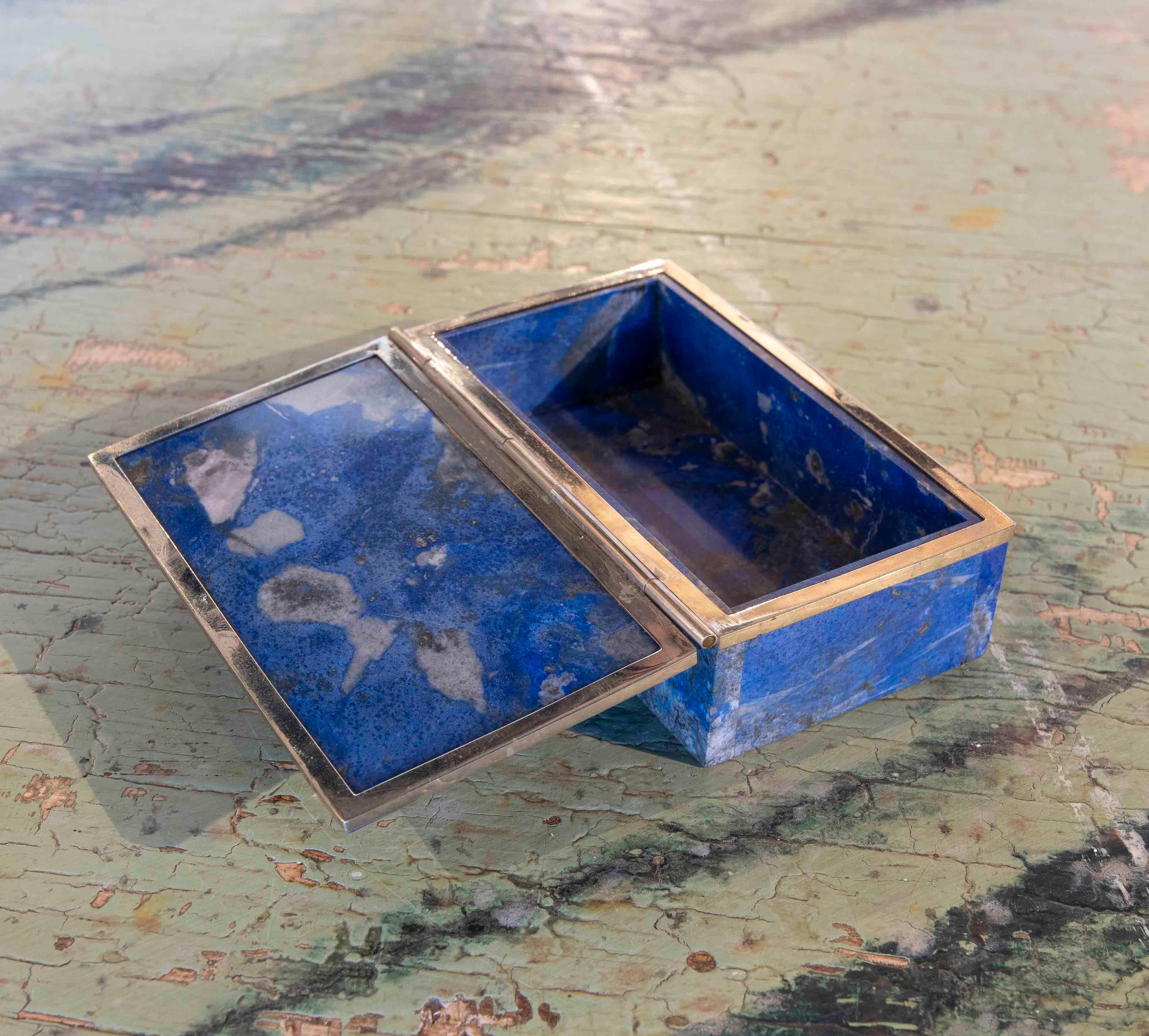 Boîte rectangulaire en métal et lapis-lazuli des années 1970  en vente 1
