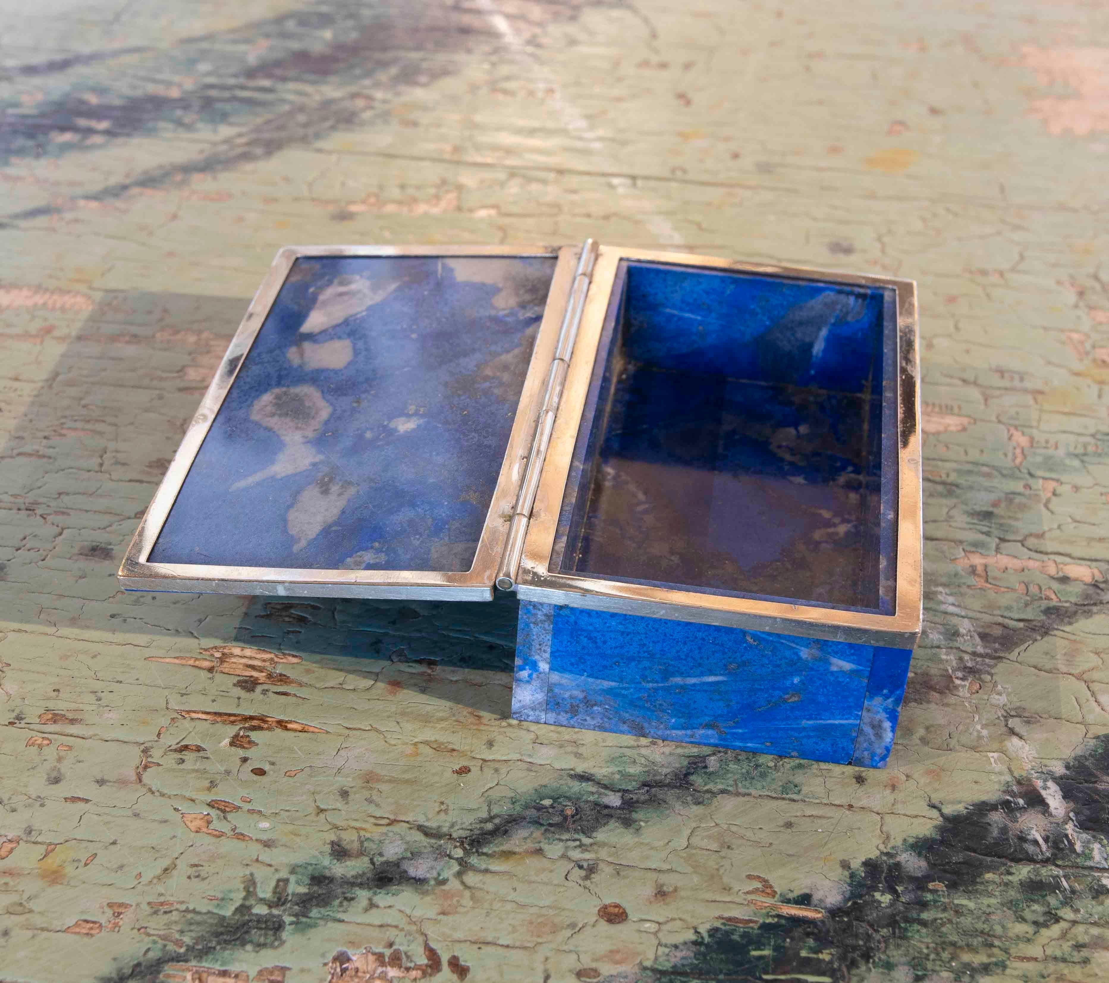 Boîte rectangulaire en métal et lapis-lazuli des années 1970  en vente 2