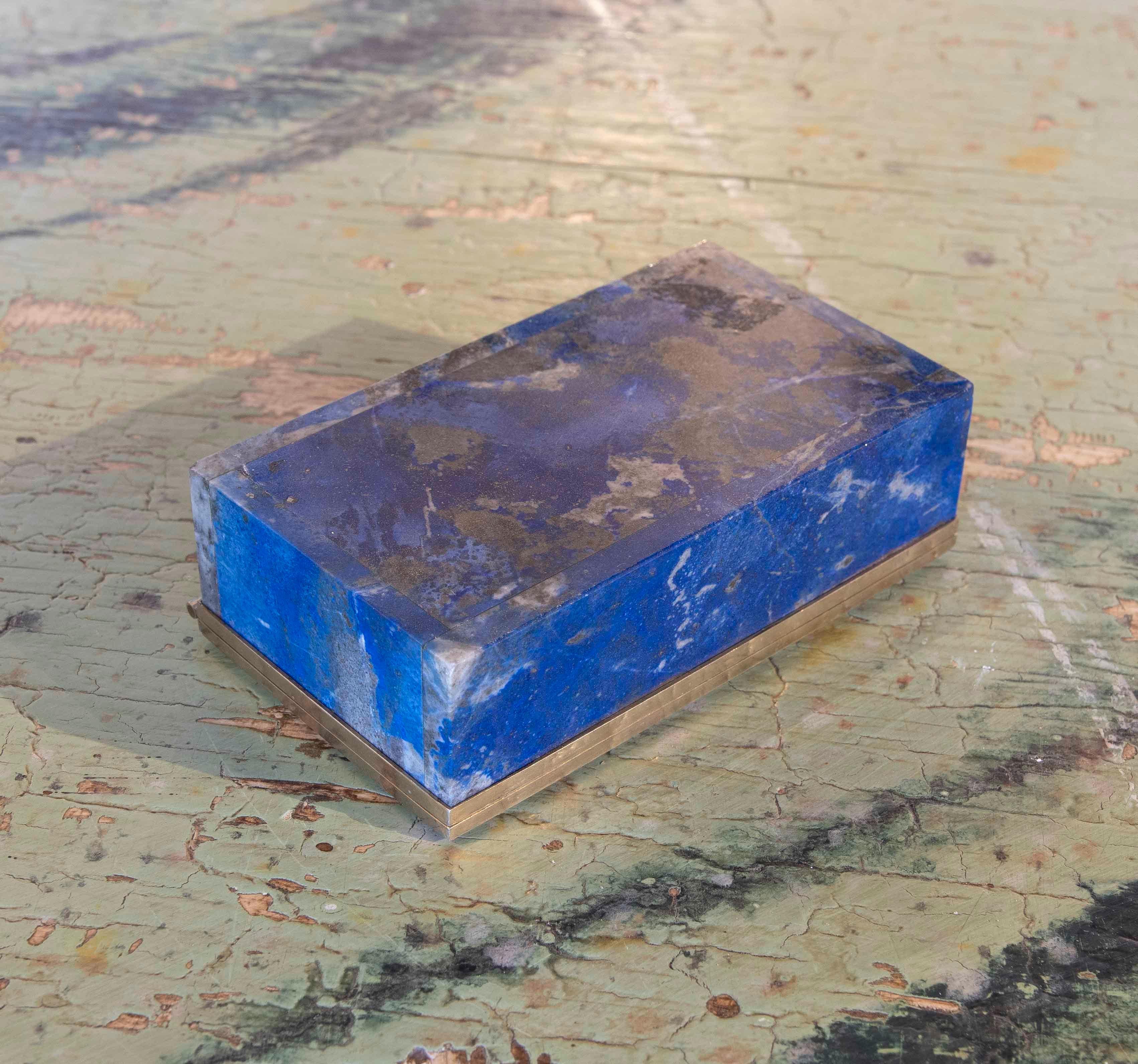 Boîte rectangulaire en métal et lapis-lazuli des années 1970  en vente 3