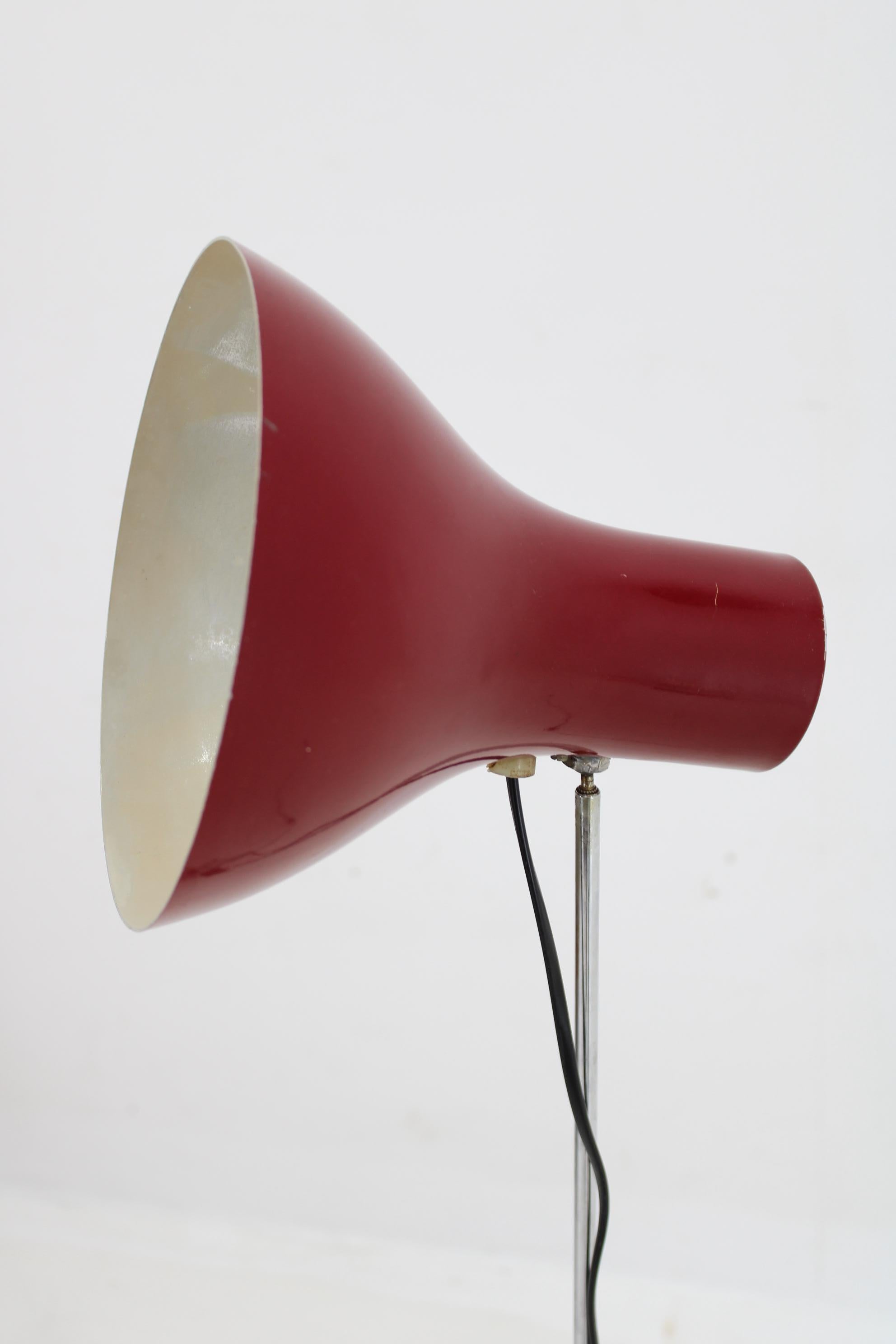 1970er Rote verstellbare Steh- oder Tischlampe, Tschechoslowakei im Zustand „Gut“ im Angebot in Praha, CZ