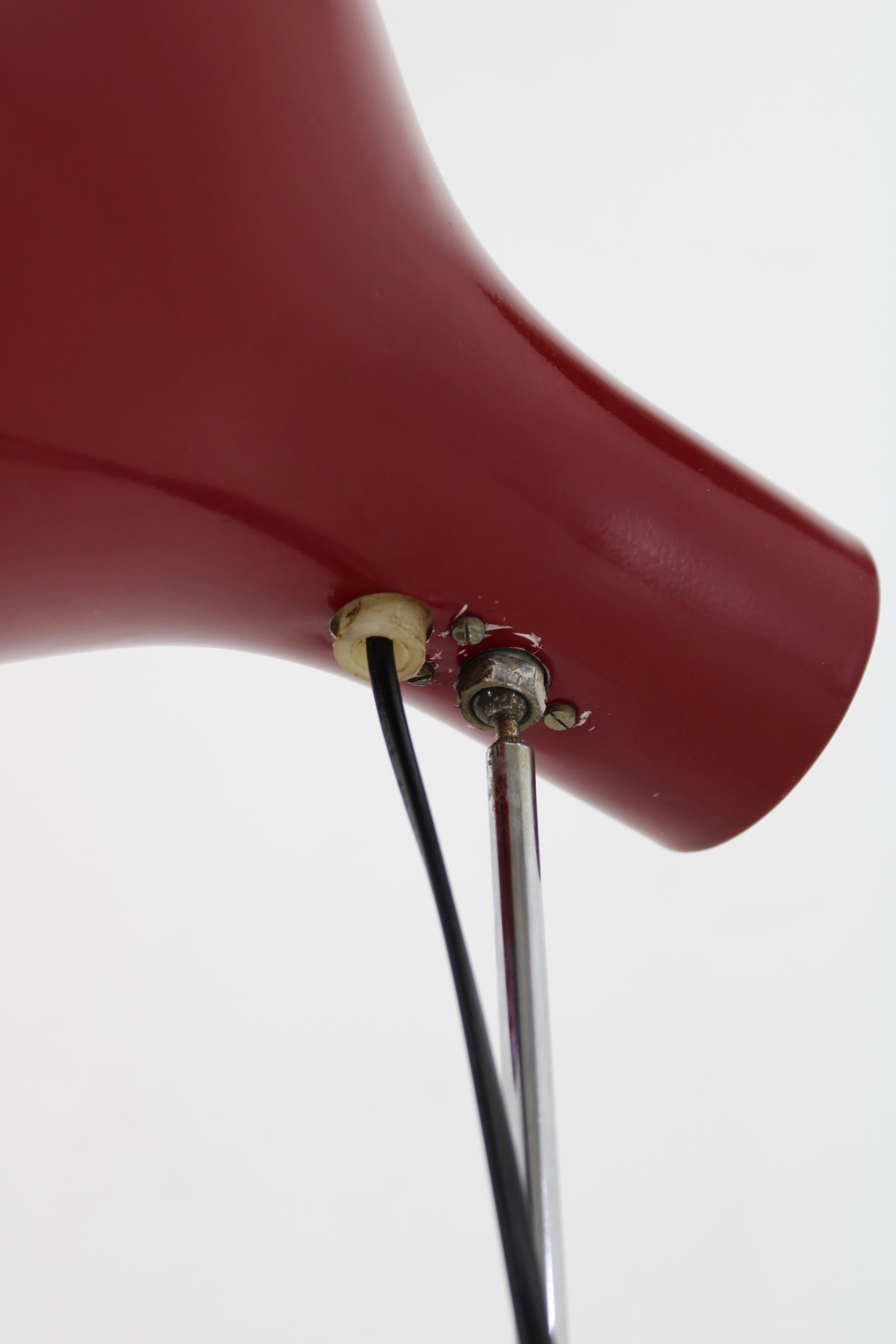 1970er Rote verstellbare Steh- oder Tischlampe, Tschechoslowakei (Metall) im Angebot