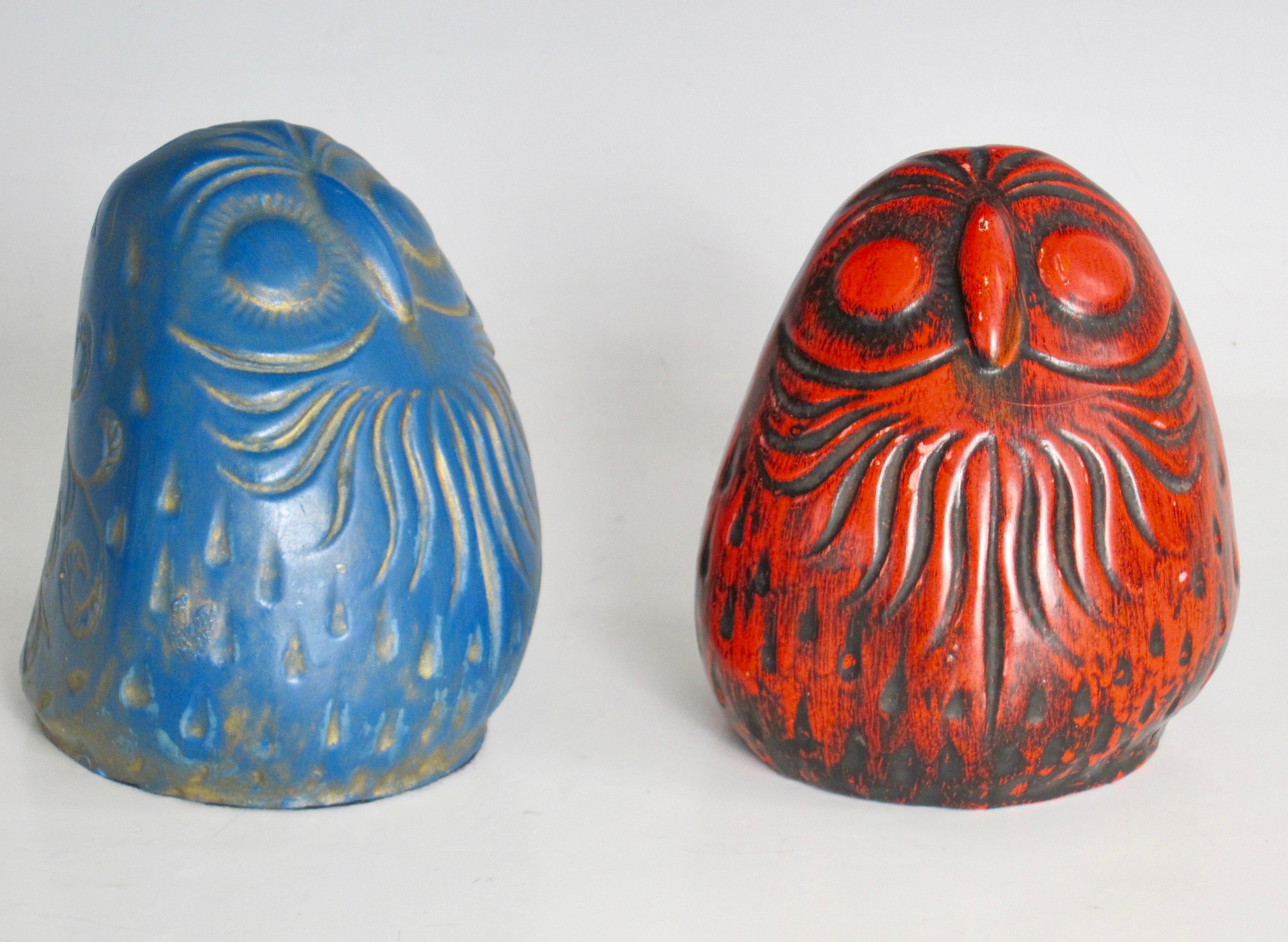 Pair of incised composite decorative owls from the early 1970s, one in red, the other blue. Add some vintage wisdom to you bookshelves with these this pair.