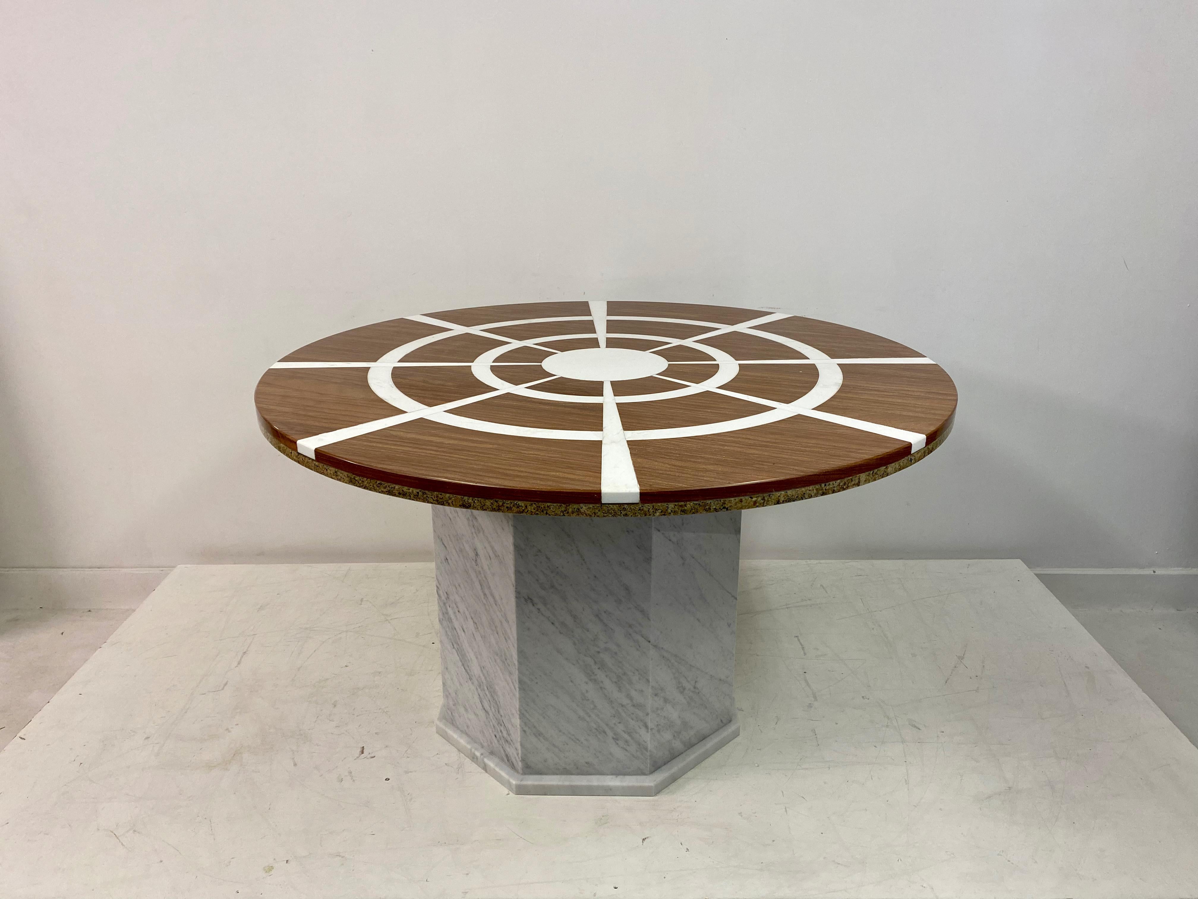 1970s Red and White Marble Dining or Centre Table For Sale 5