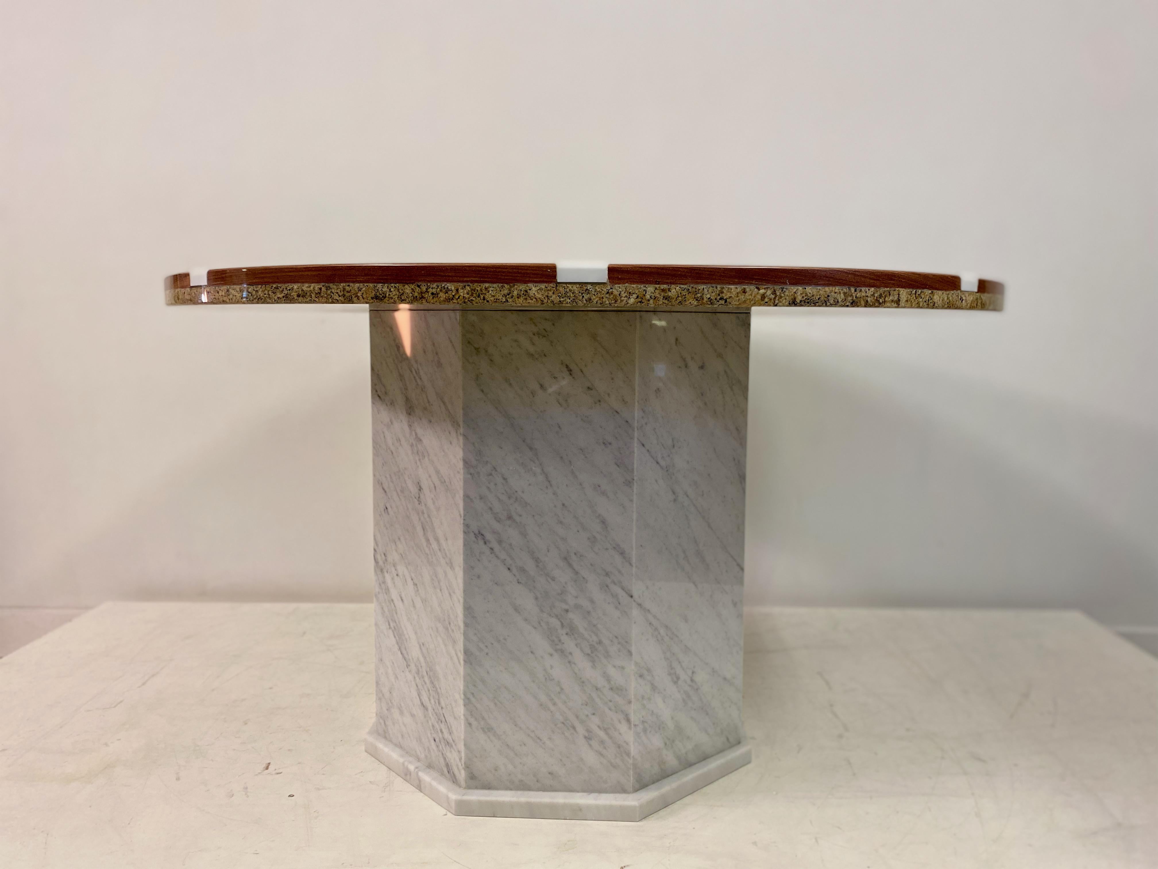 Mid-Century Modern 1970s Red and White Marble Dining or Centre Table For Sale