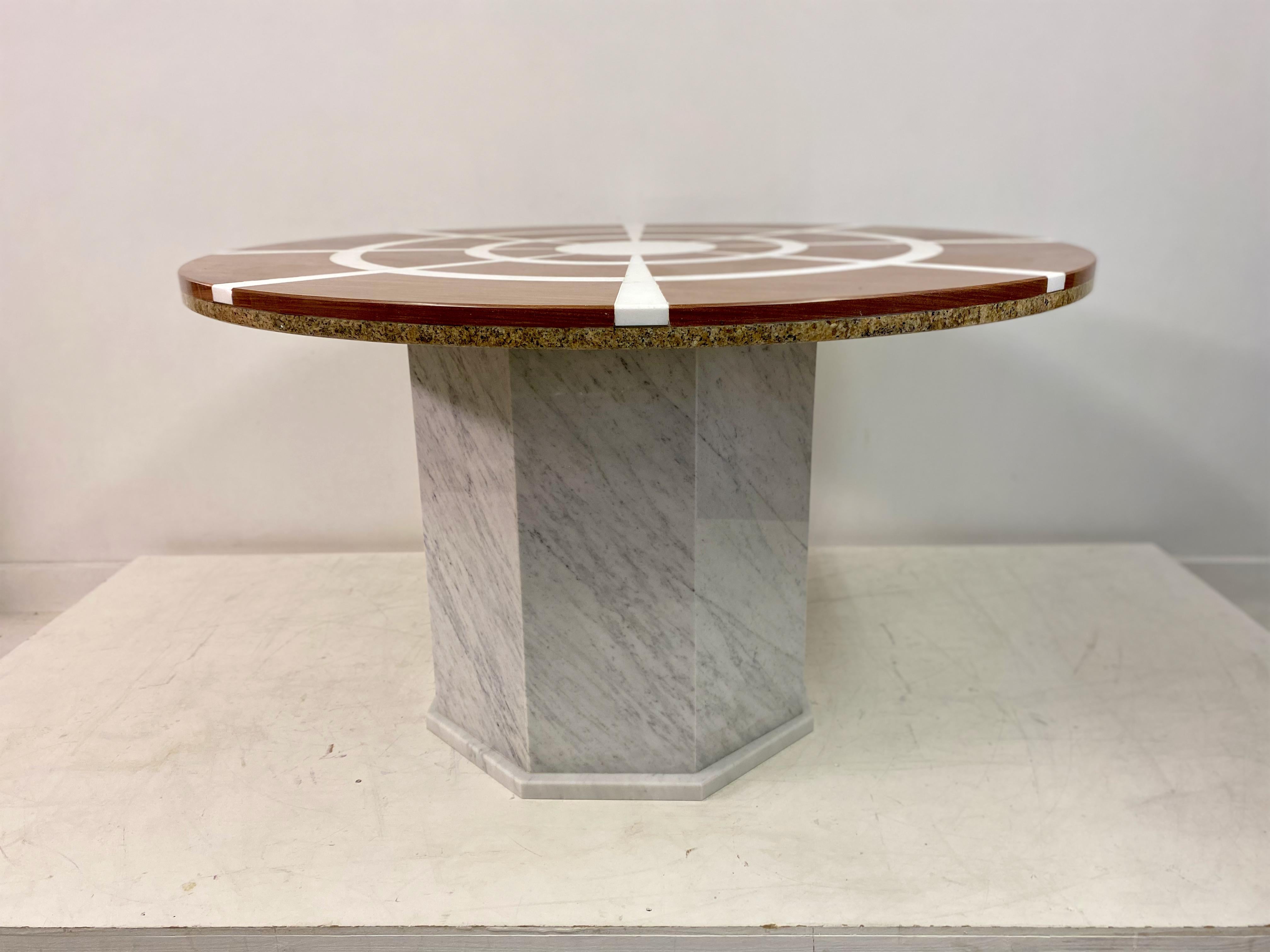 Italian 1970s Red and White Marble Dining or Centre Table For Sale