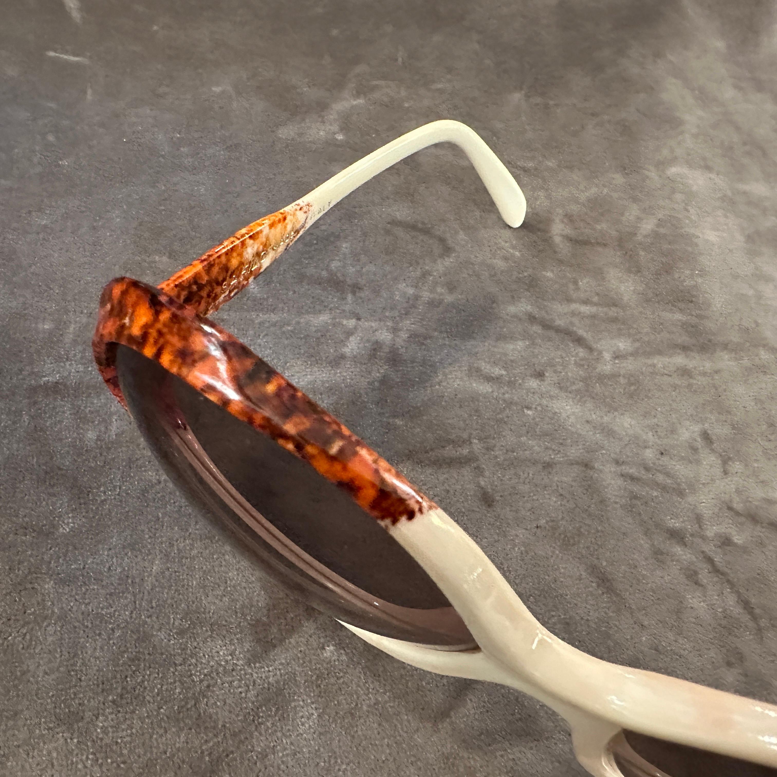 1970s Red and White Oversized Italian Sunglasses by Safilo In Excellent Condition For Sale In Aci Castello, IT