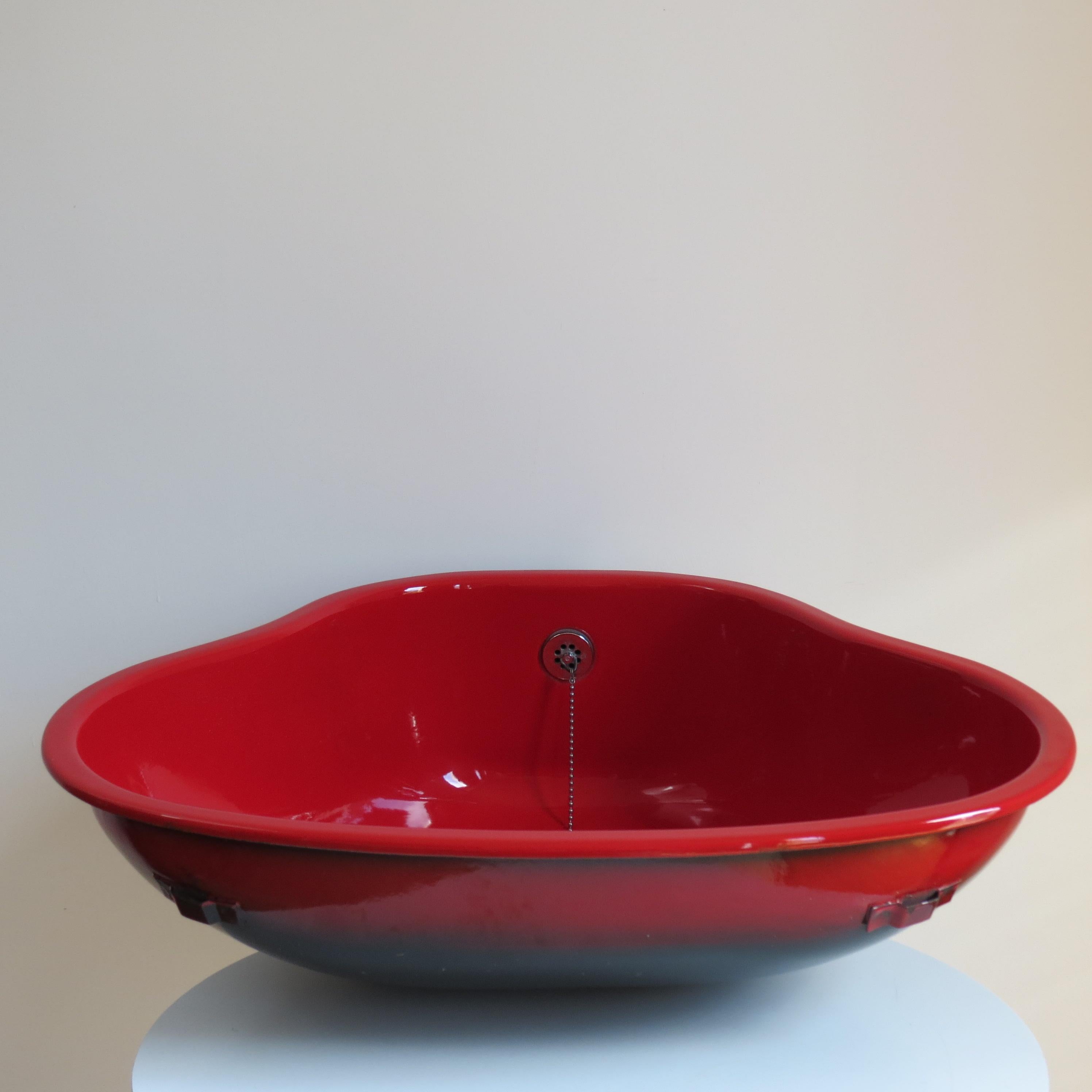 1970s Red Enamelled Bathroom Sink 3