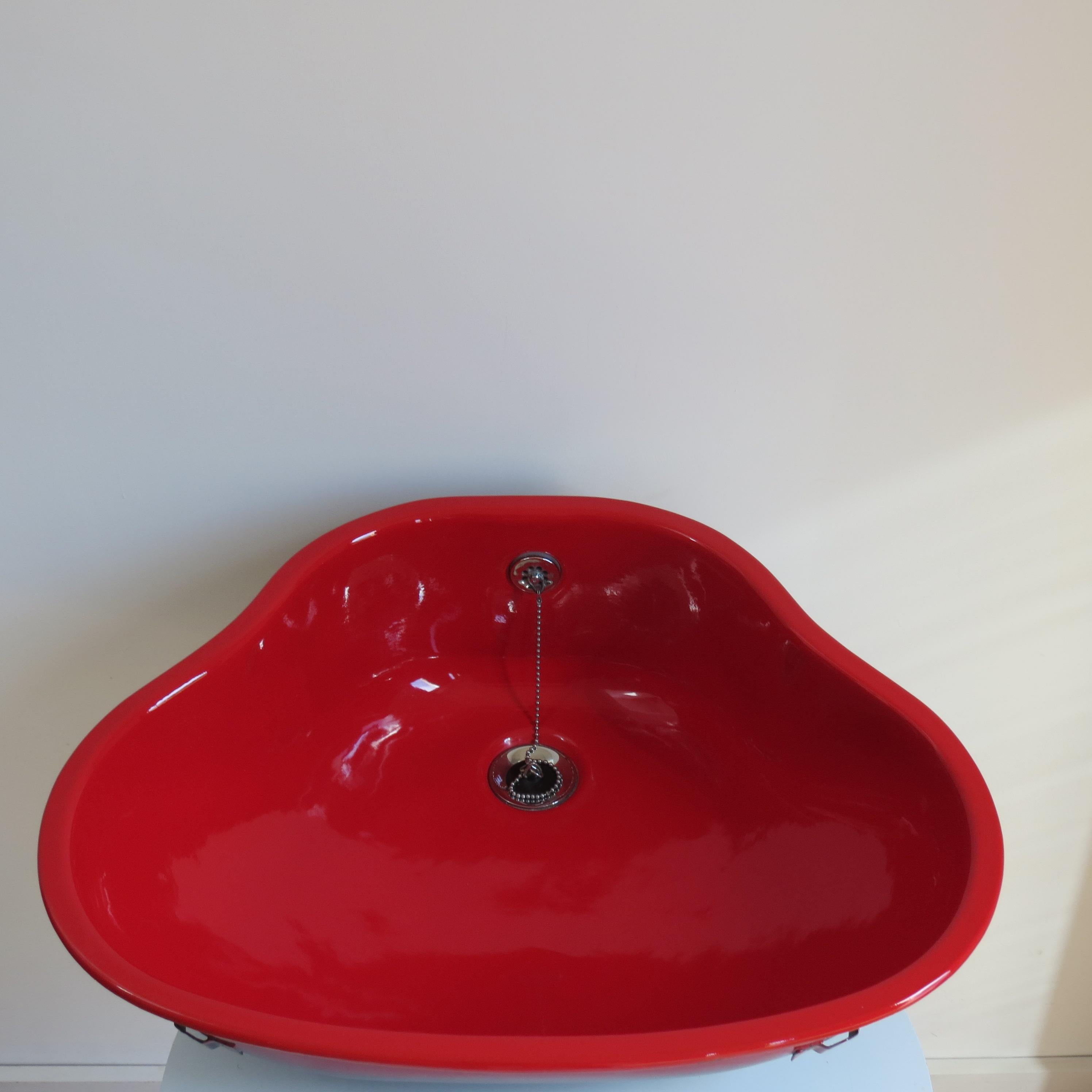 1970s Red Enamelled Bathroom Sink 4