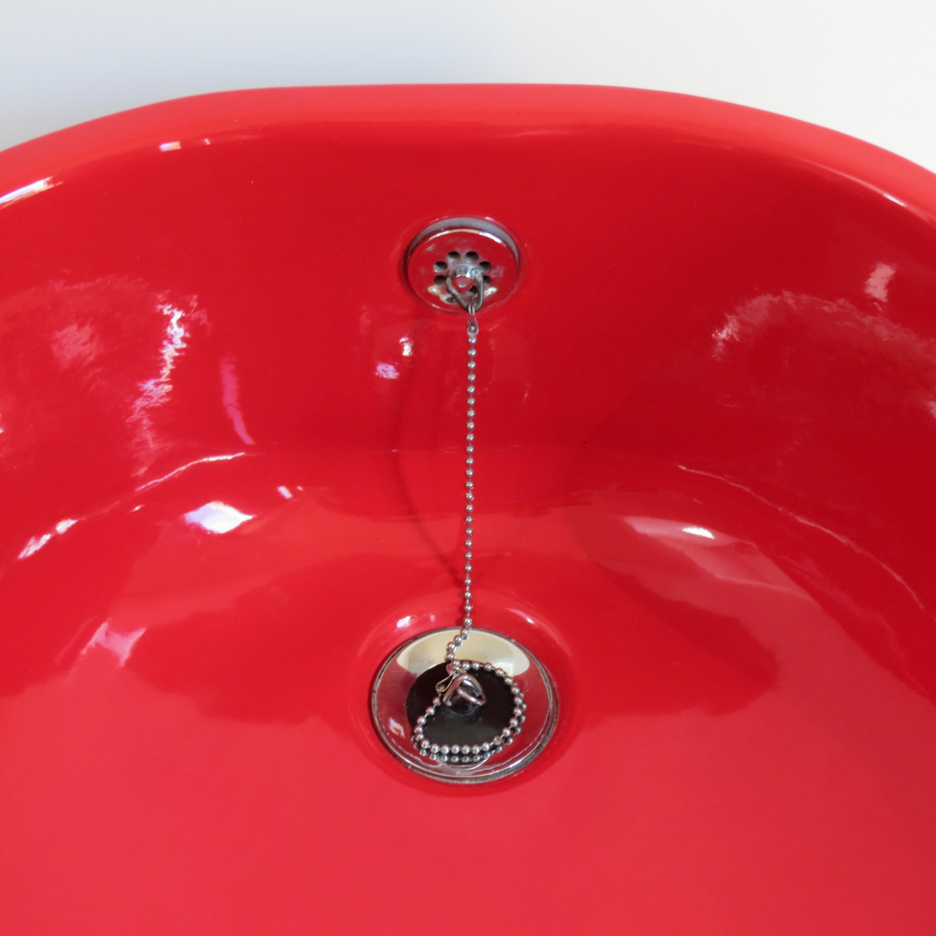 1970s Red Enamelled Bathroom Sink In Good Condition In Stow on the Wold, GB