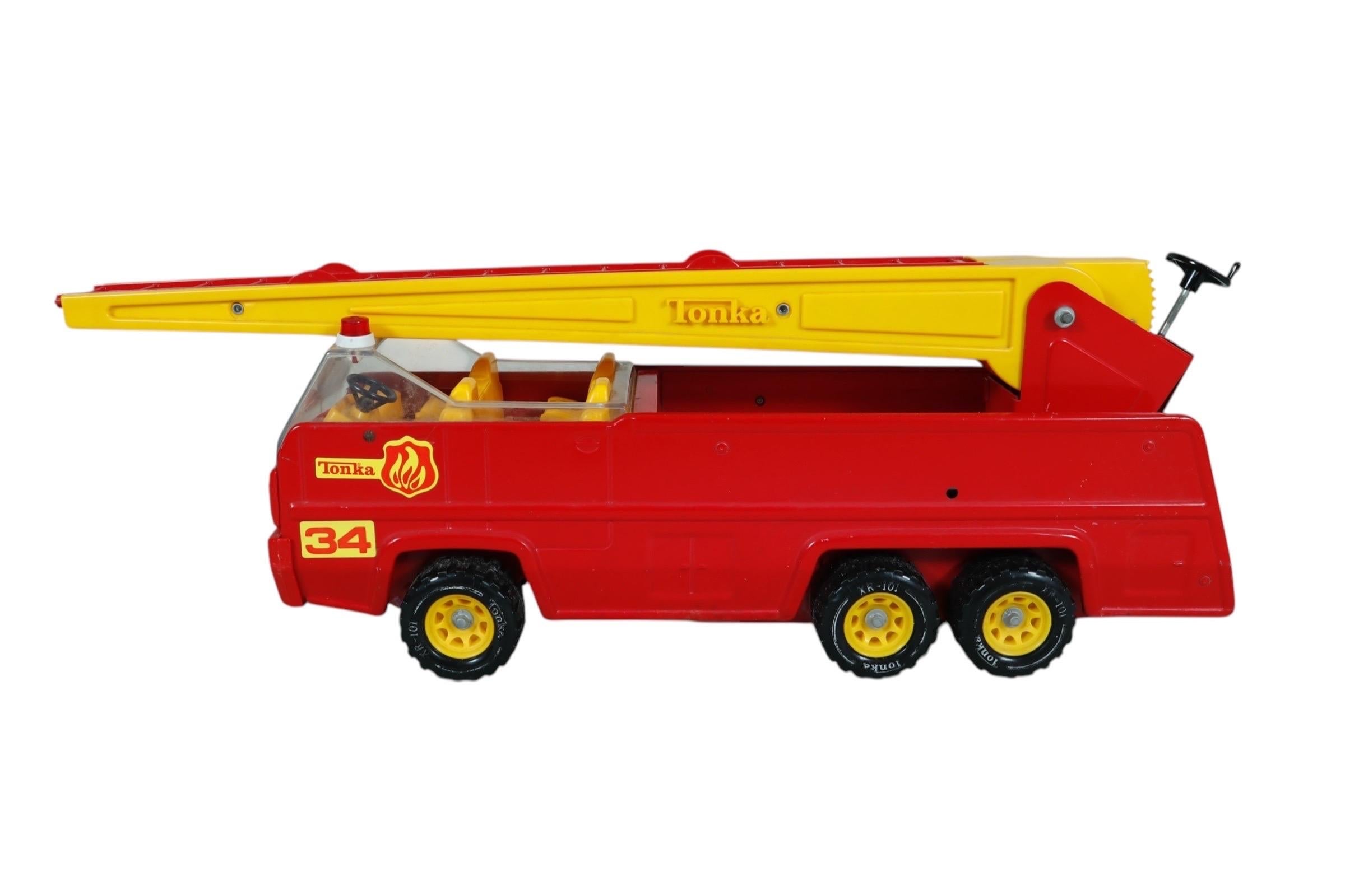 Camión de bomberos rojo de los años 70 de Tonka en venta 5