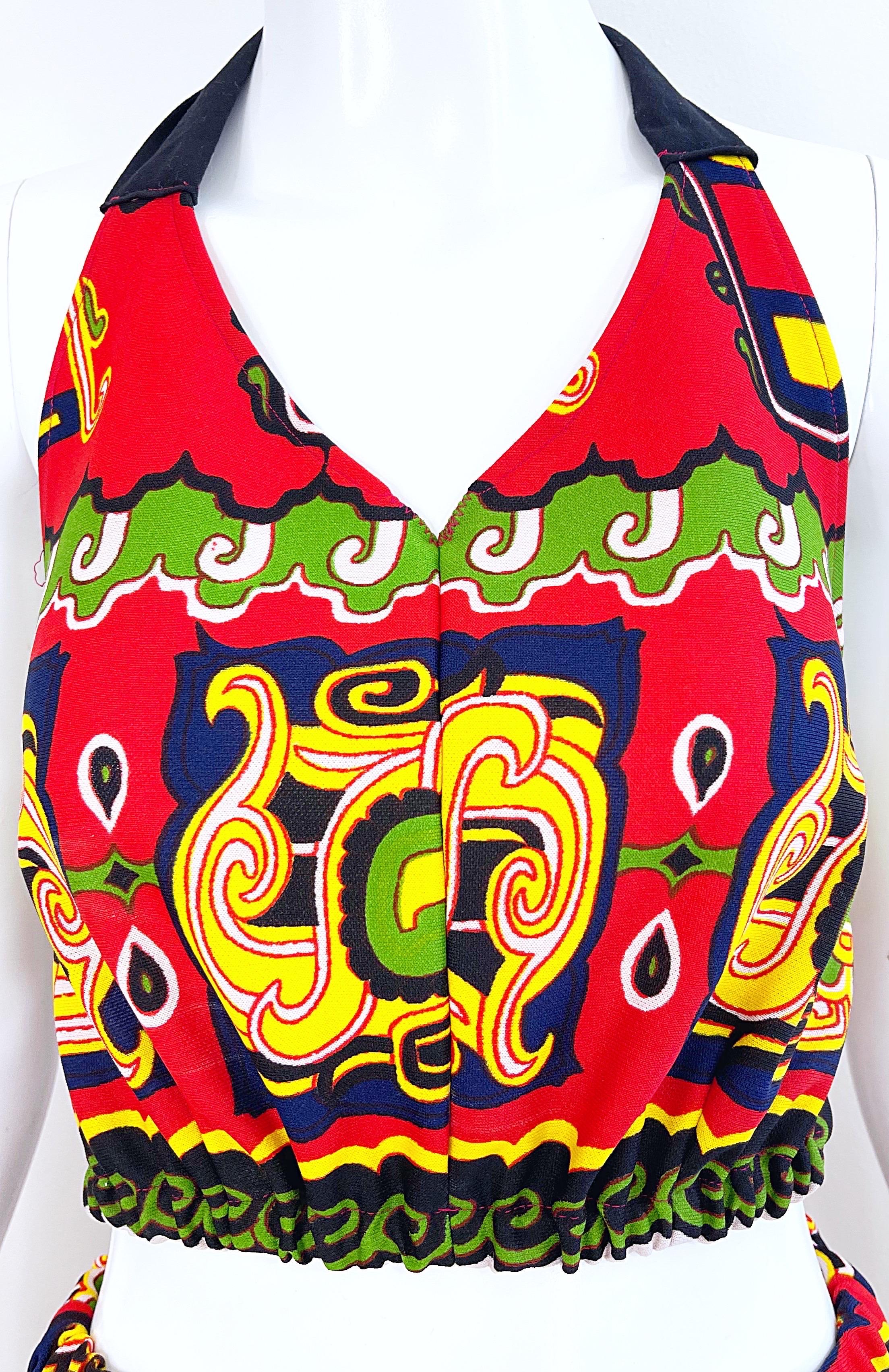 1970er Jahre Rot + Grün + Gelb + Blau Festiv Tribal Print Crop Top Hot Pants Shorts im Zustand „Hervorragend“ im Angebot in San Diego, CA