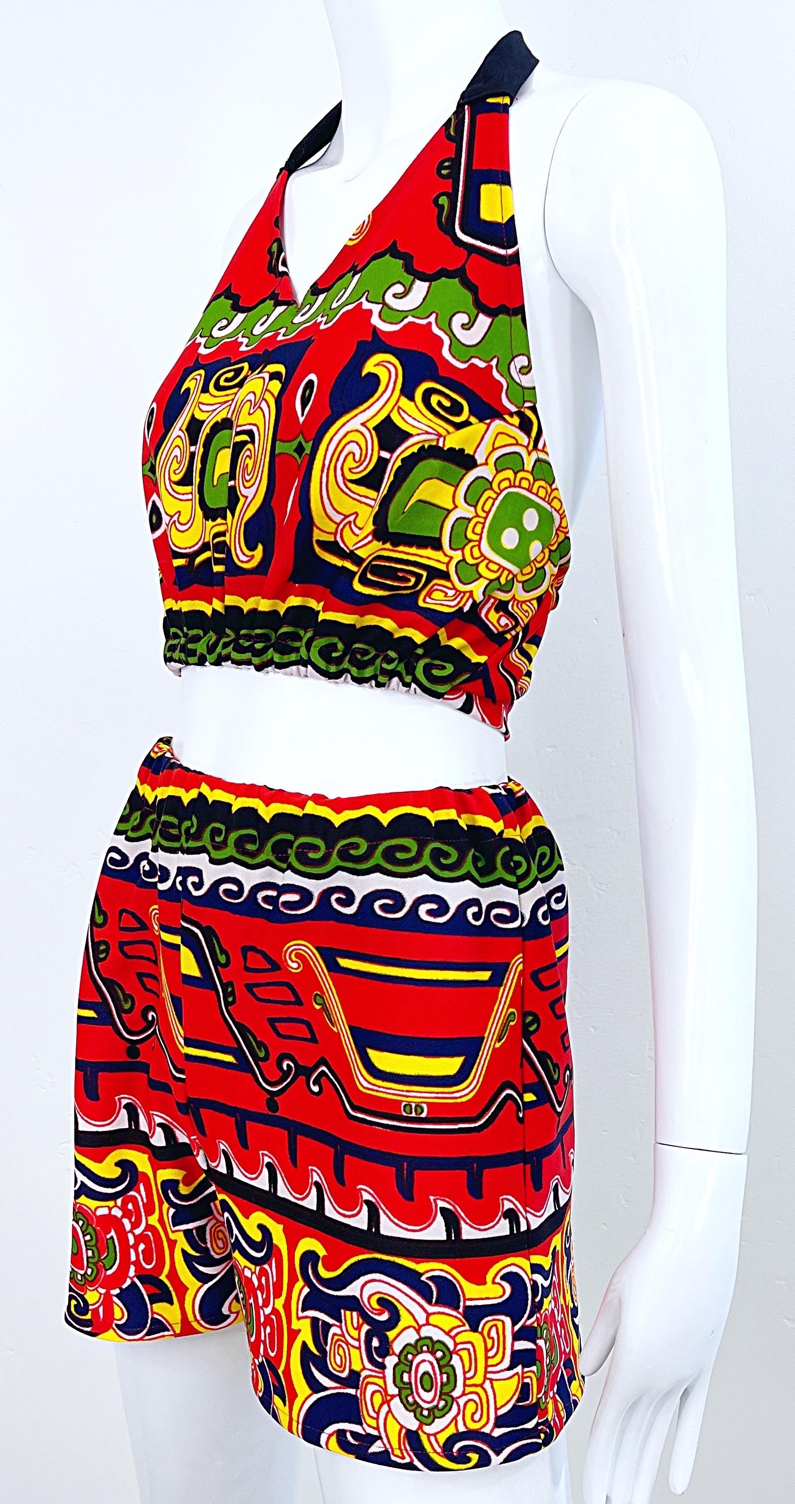 1970s Red + Green + Yellow + Blue Festive Tribal Print Crop Top Hot Pants Shorts In Excellent Condition For Sale In San Diego, CA