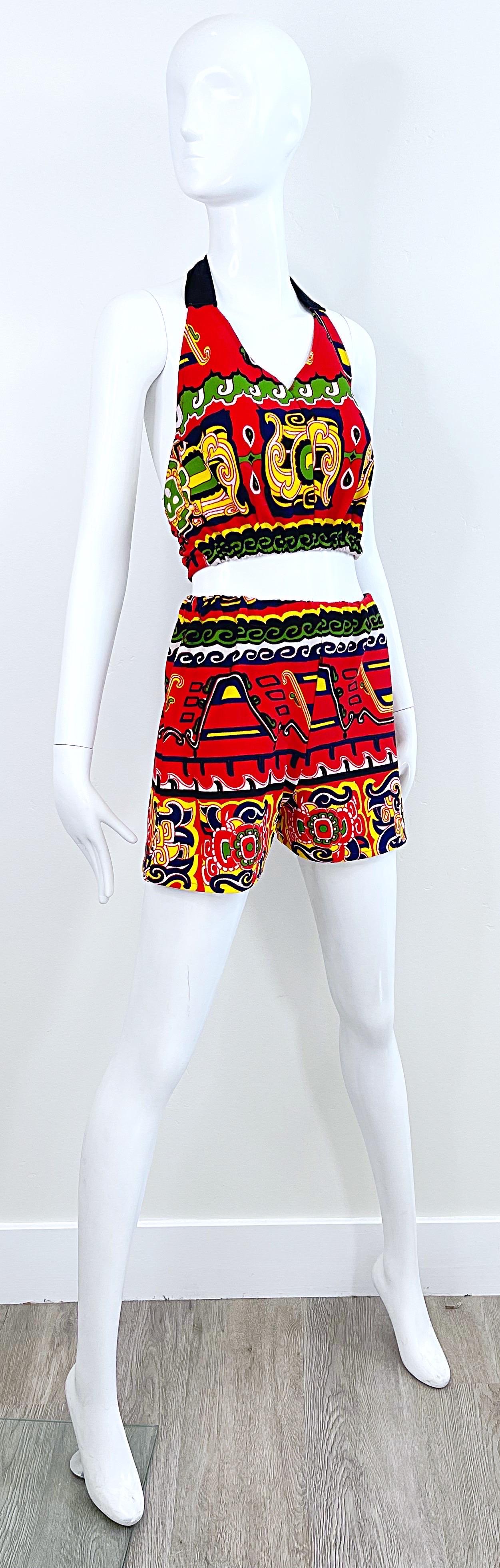 Women's 1970s Red + Green + Yellow + Blue Festive Tribal Print Crop Top Hot Pants Shorts For Sale