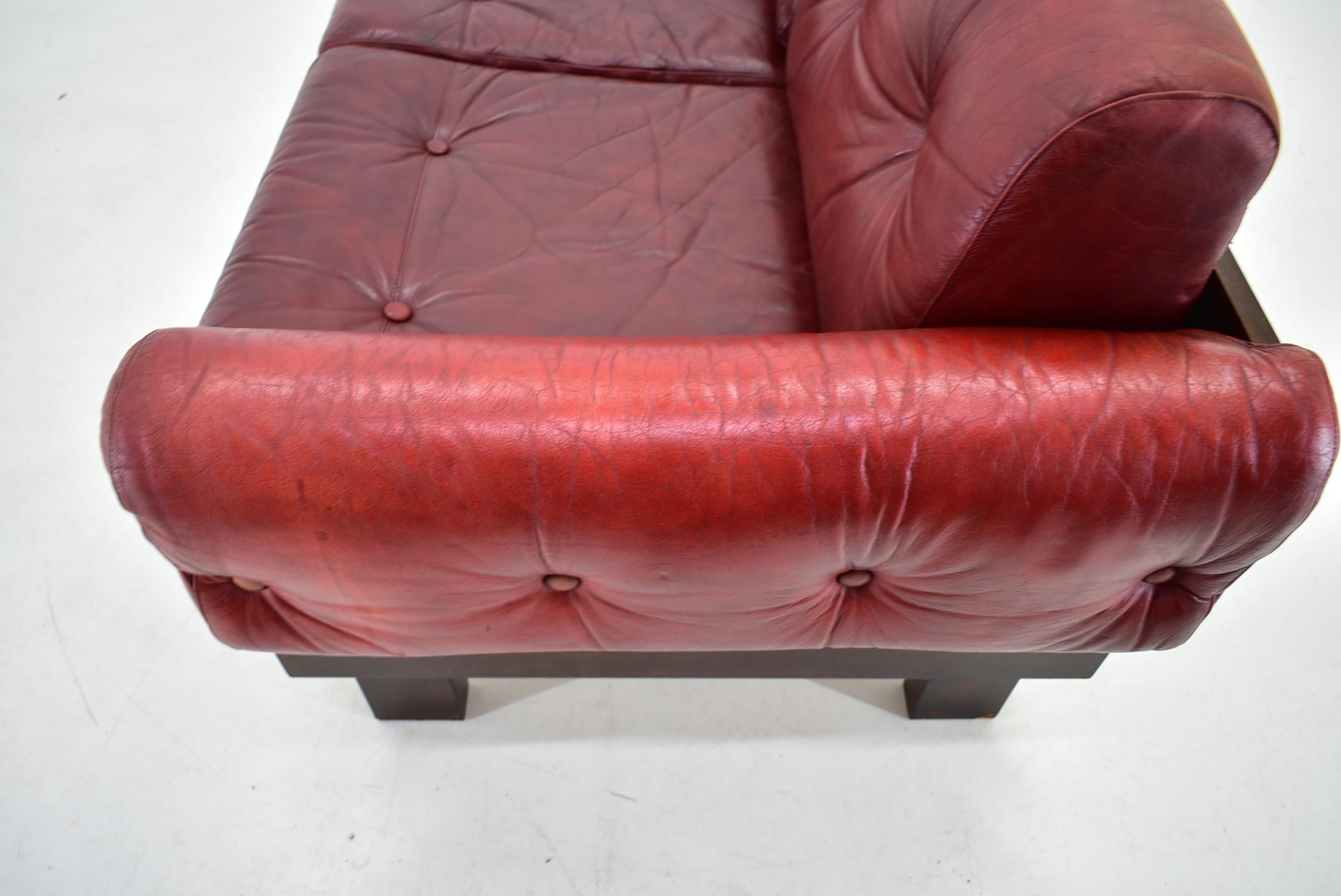 1970s Red Leather 3-Seater Sofa, Finland For Sale 5