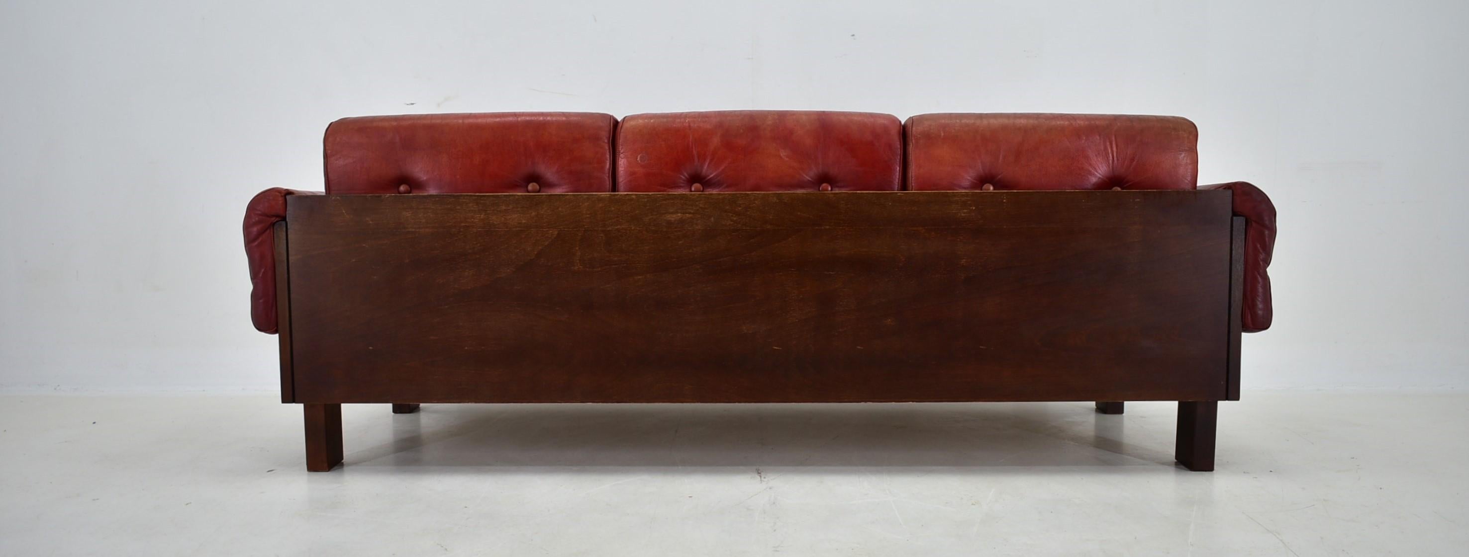 1970s Red Leather 3-Seater Sofa, Finland For Sale 8