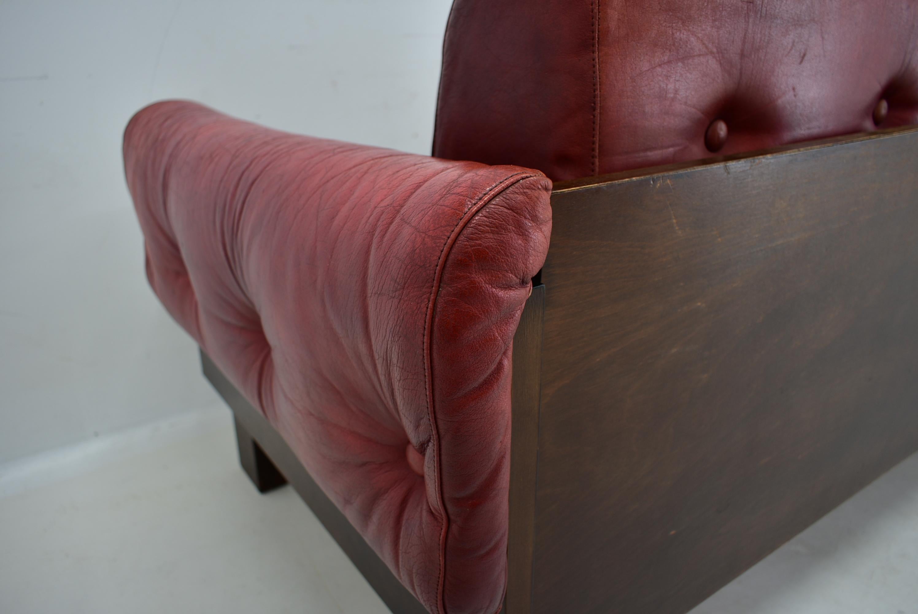 1970s Red Leather 3-Seater Sofa, Finland For Sale 10