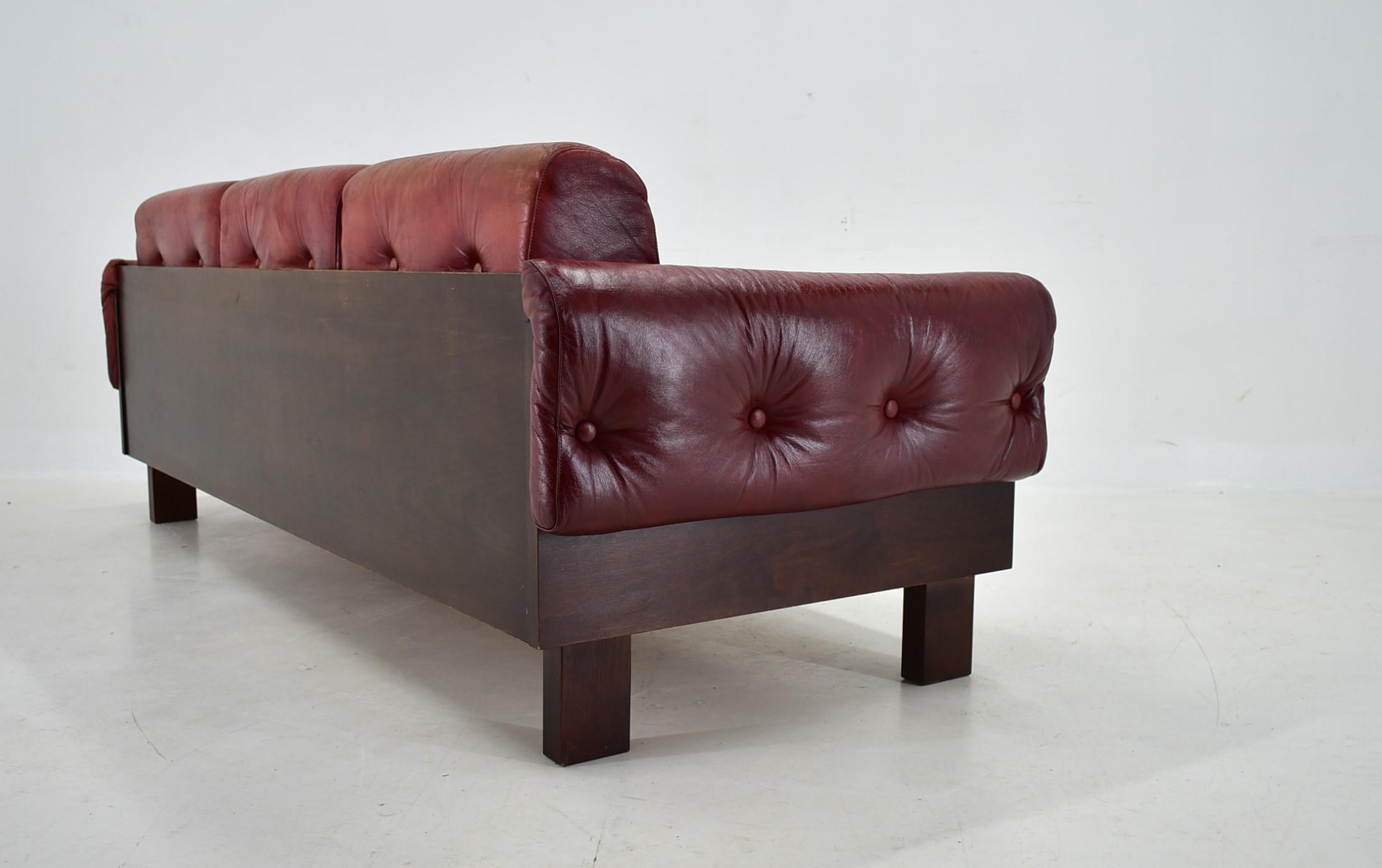 1970s Red Leather 3-Seater Sofa, Finland For Sale 11