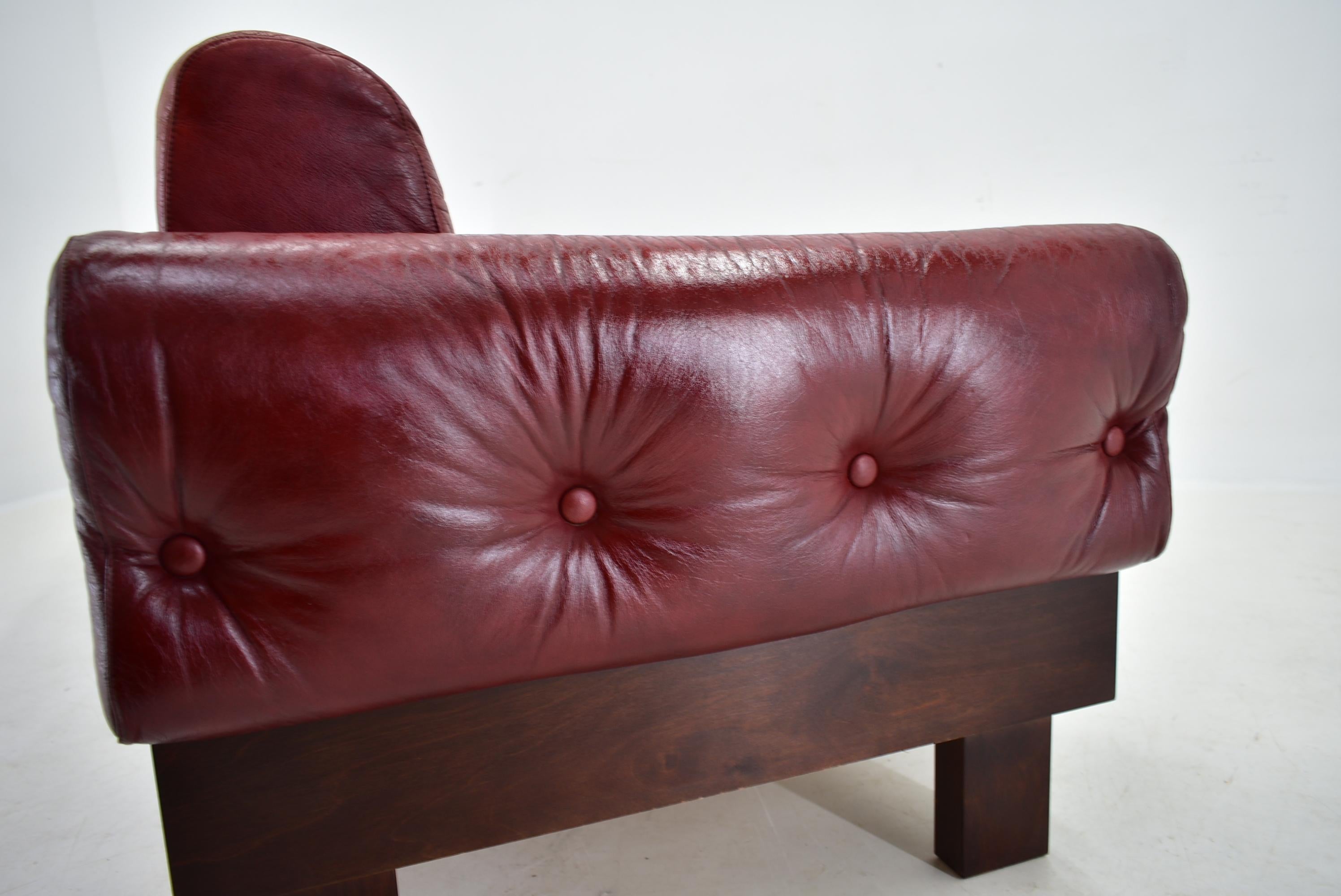 1970s Red Leather 3-Seater Sofa, Finland For Sale 12