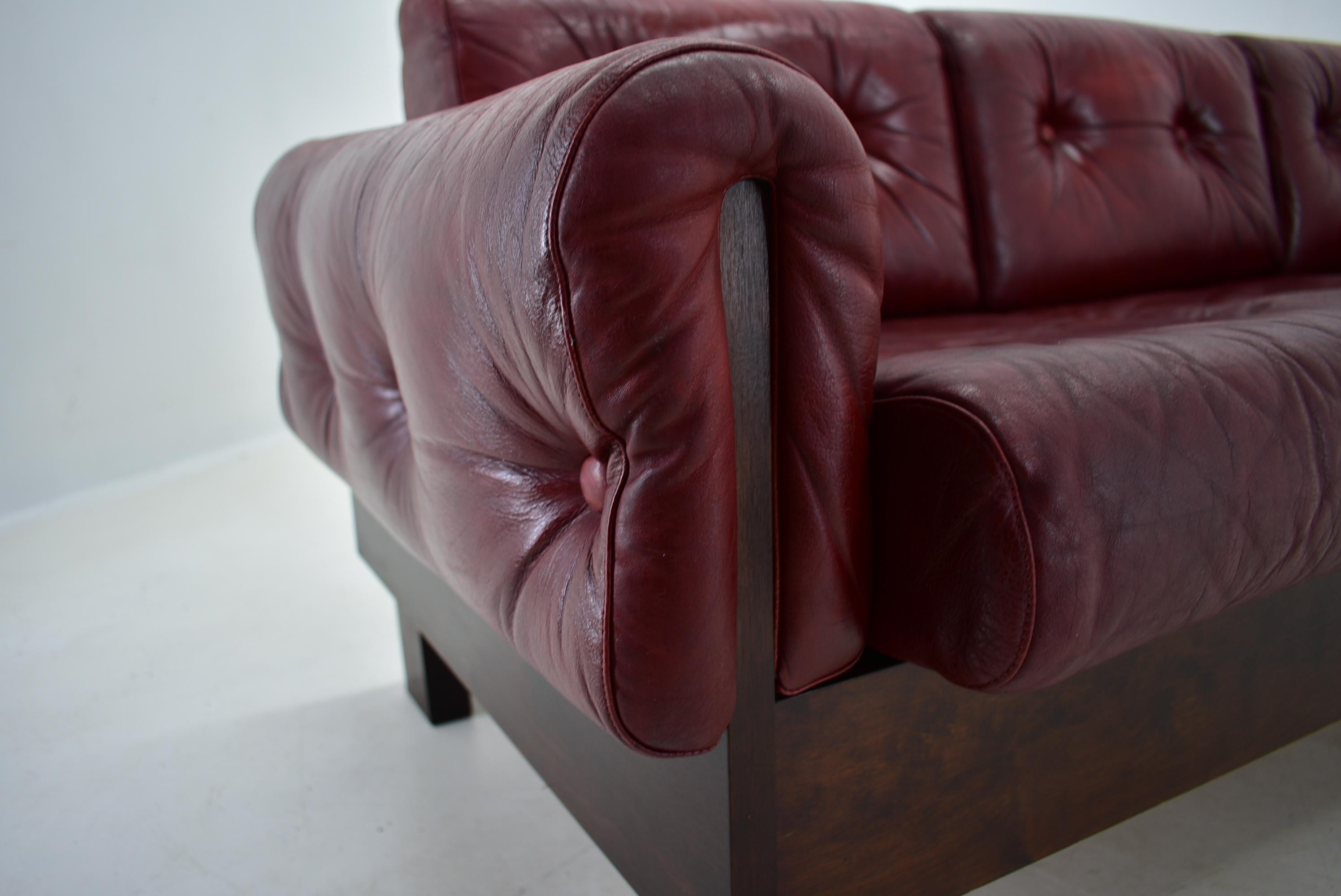 1970s Red Leather 3-Seater Sofa, Finland For Sale 14