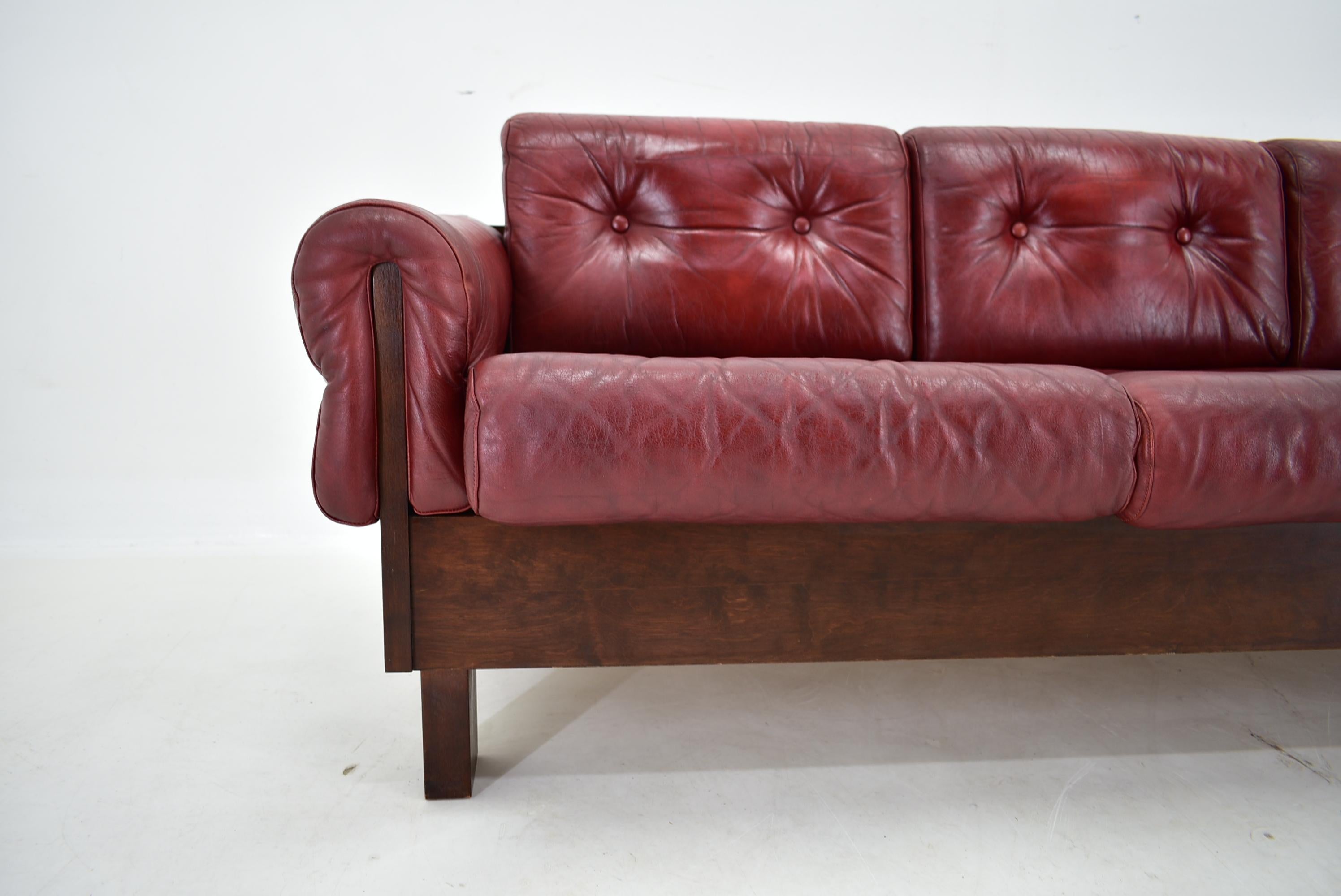 Finnish 1970s Red Leather 3-Seater Sofa, Finland For Sale