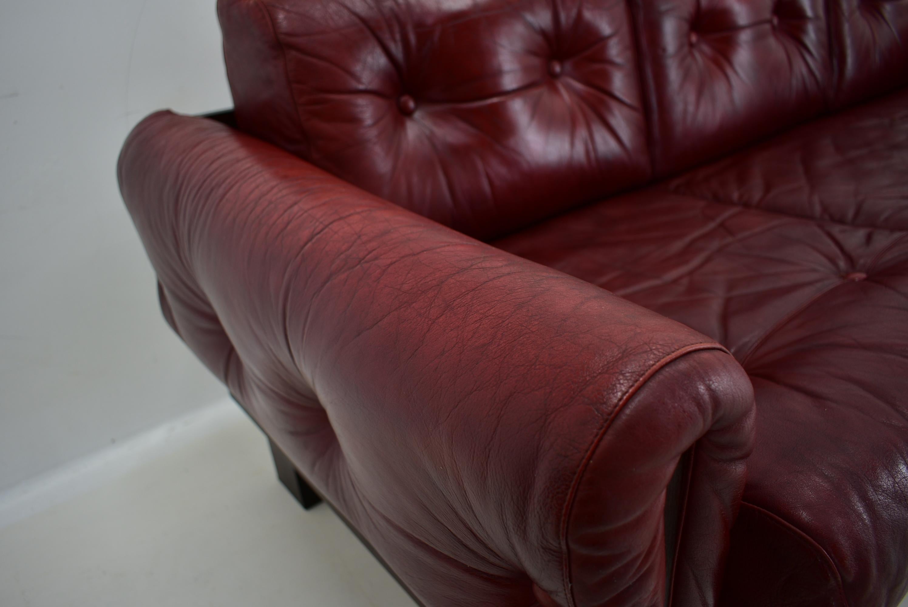 1970s Red Leather 3-Seater Sofa, Finland For Sale 1