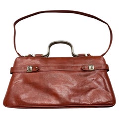 Borsa a tracolla italiana degli anni '70 in pelle rossa e metallo argentato