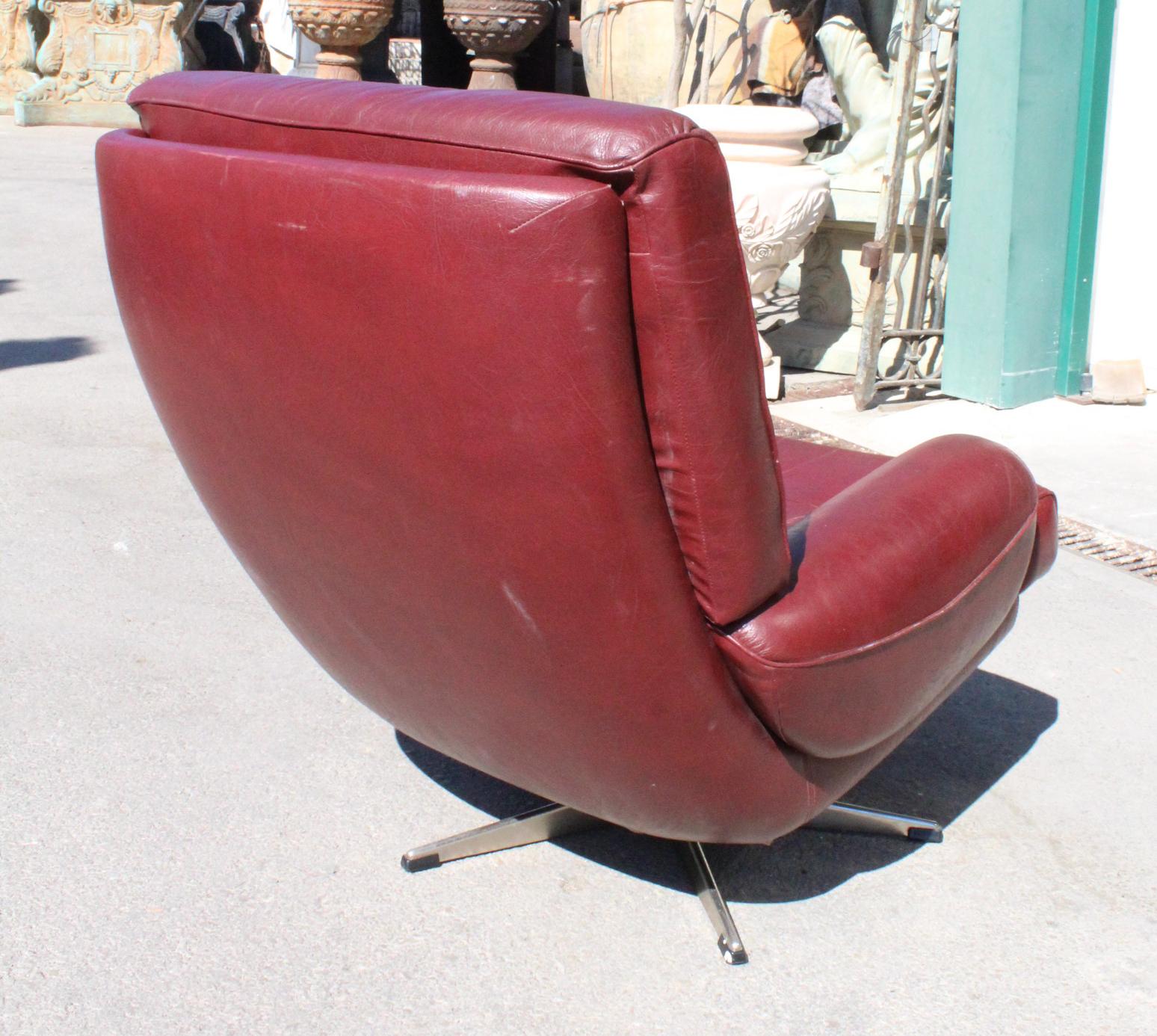 Late 20th Century 1970s Red Leatherette Office Sofa with Steel Legs For Sale