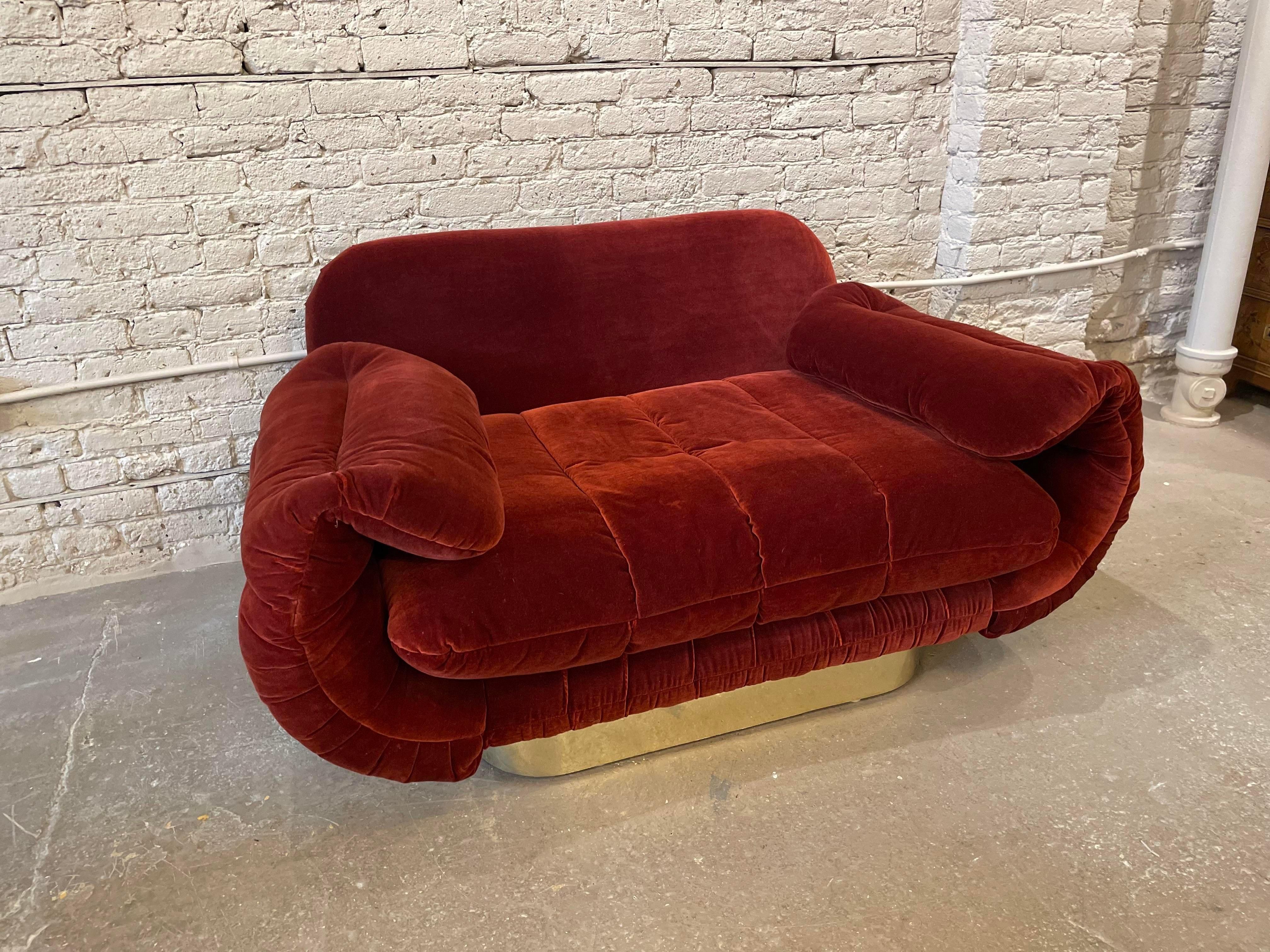 Hollywood Regency 1970s Red Loveseat with Curved Arms & Brass Plinth Base For Sale