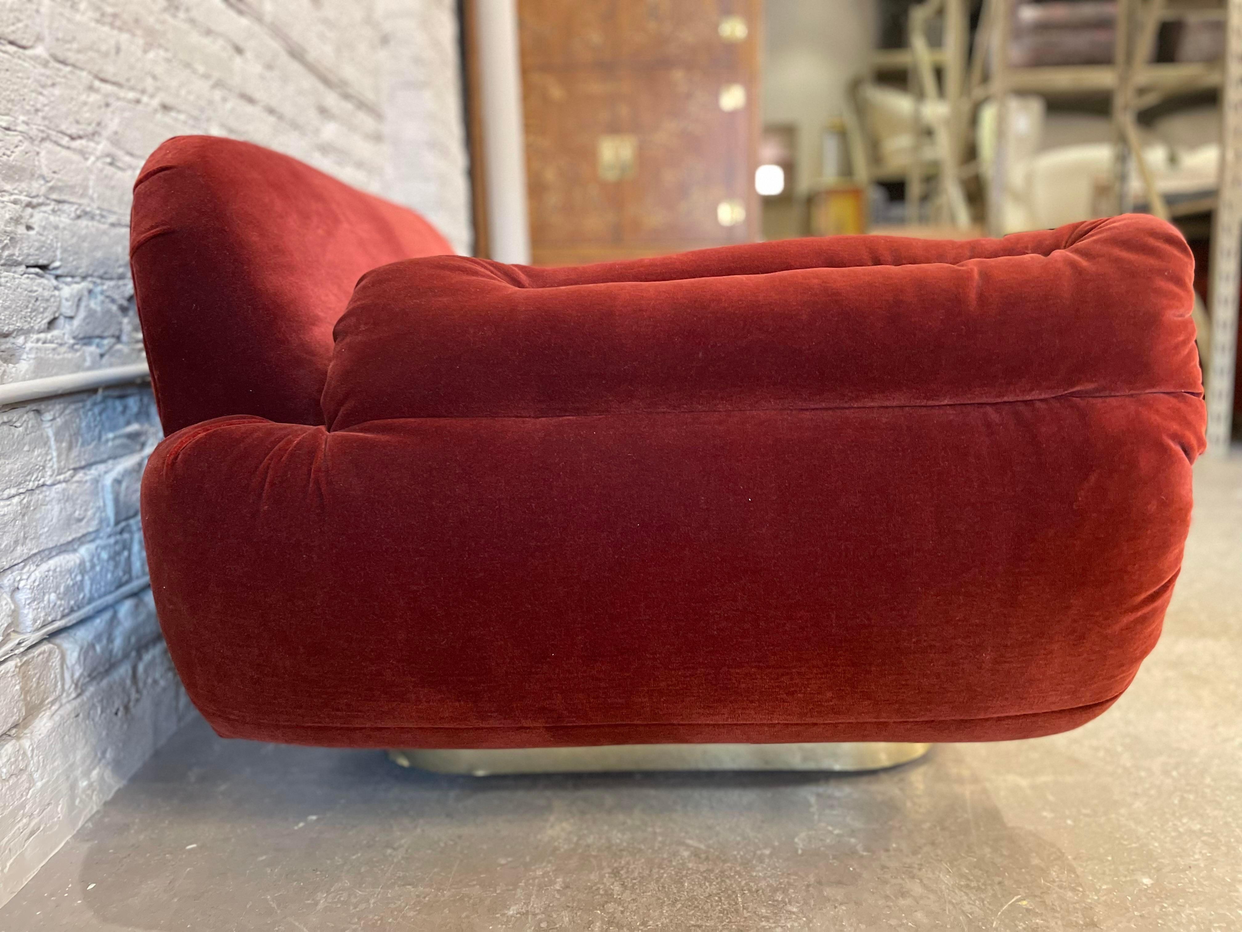 1970s Red Loveseat with Curved Arms & Brass Plinth Base For Sale 1