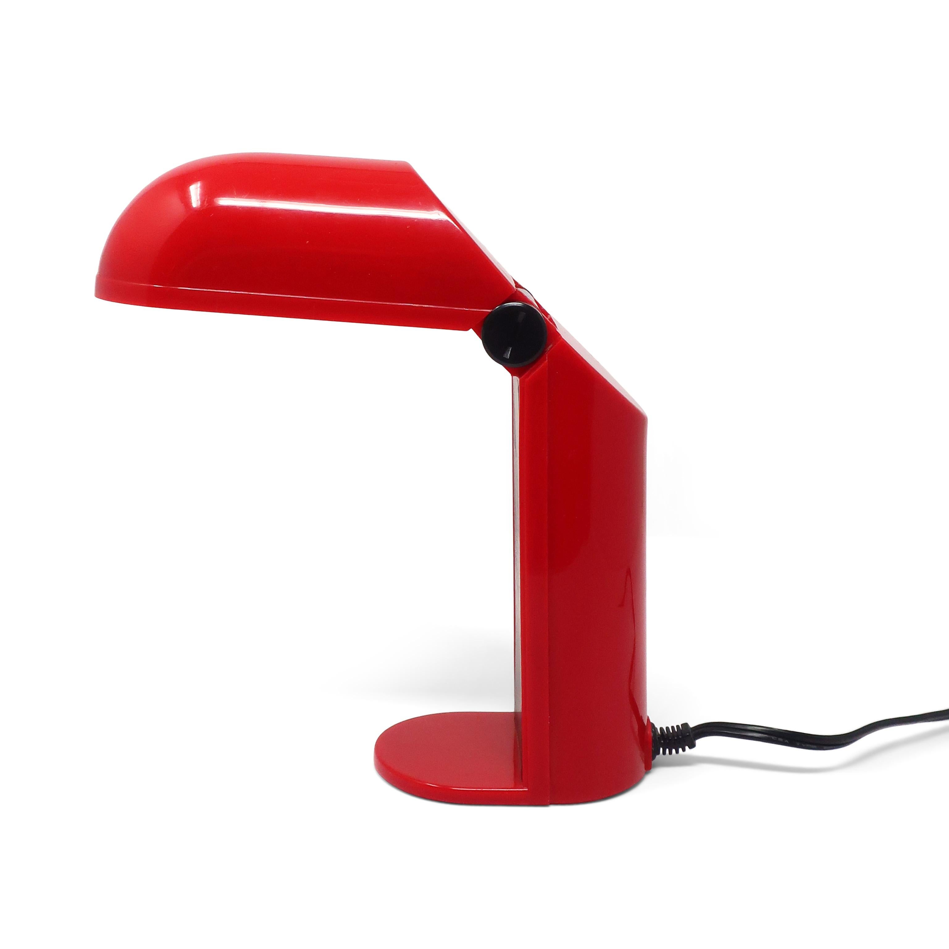 A perfectly Space Age foldable desk lamp that brings playful Japanese ingenuity to mid-century modern and postmodern design loves. Designed by Yamada Shomei in the 1970s, this iconic Manon lamp features an origami-inspired folding mechanism crafted