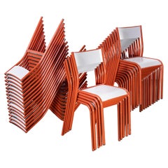1970's Red Mullca Stacking Dining Chair Grey Seats - Gute Menge verfügbar
