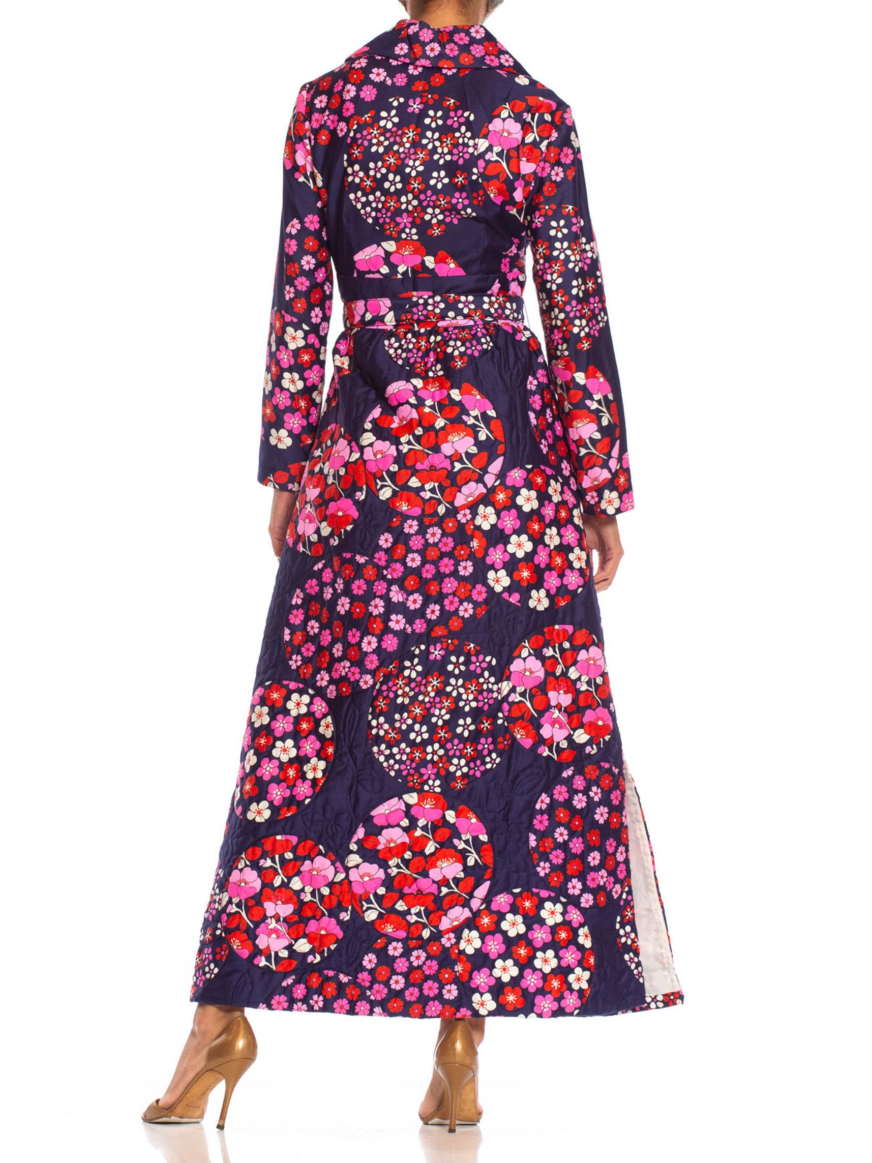 1970S Red & Pink On Navy Floral Cotton Sateen Long Sleeve Quilted House Dress In Excellent Condition For Sale In New York, NY