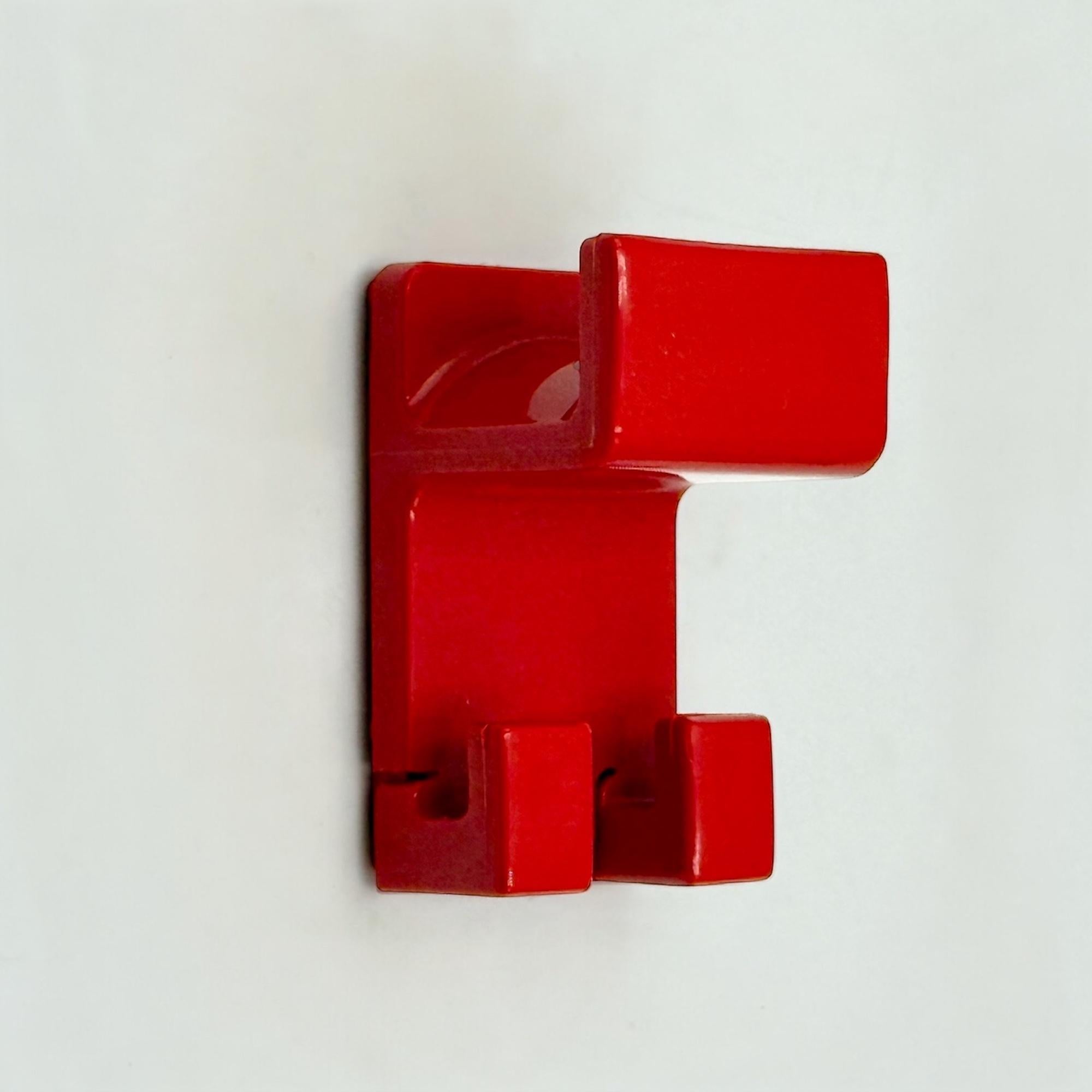 1970s Red Plastic Wall Hooks by Makio Hasuike for Gedy Italy as New in vendita 3