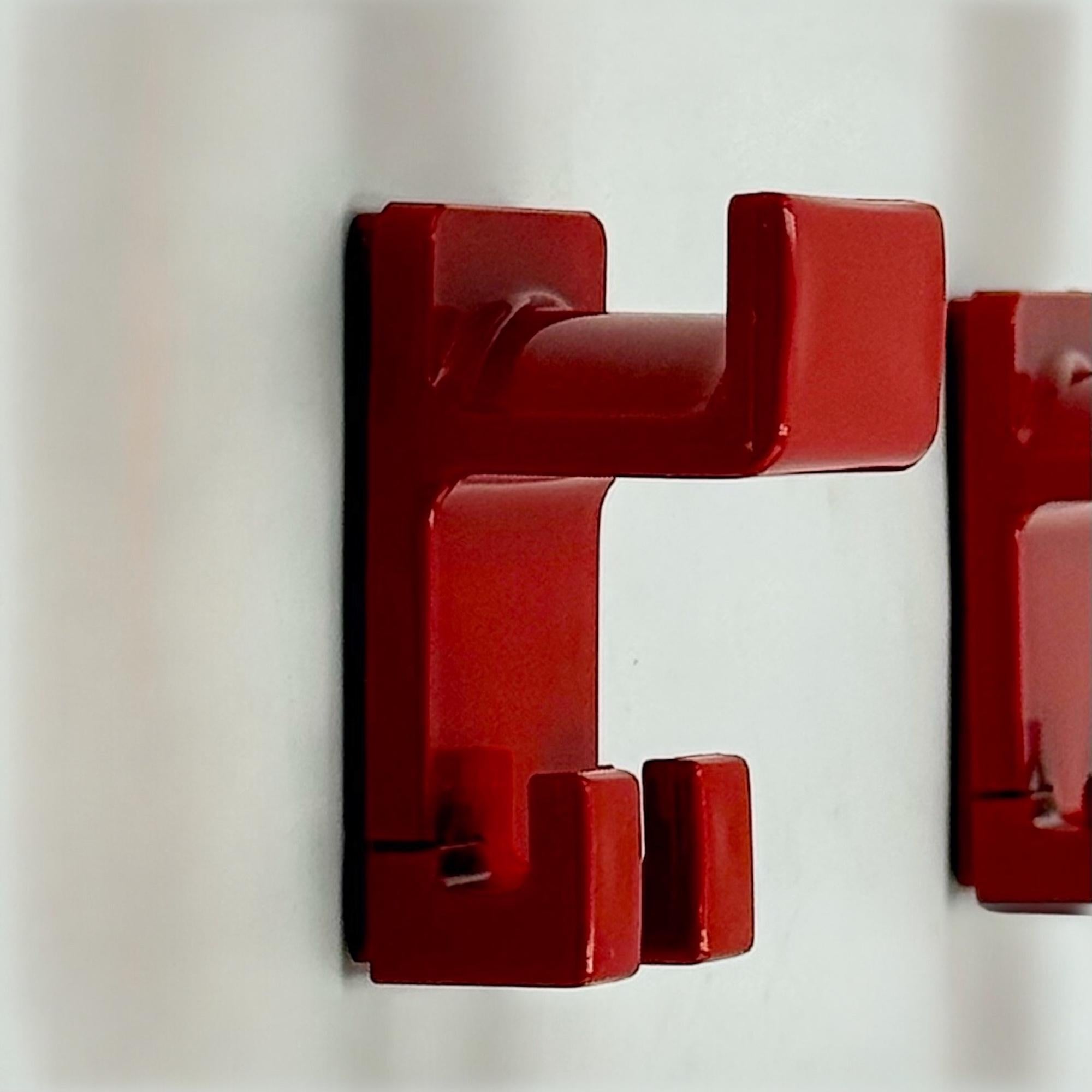 Fine XX secolo 1970s Red Plastic Wall Hooks by Makio Hasuike for Gedy Italy as New in vendita