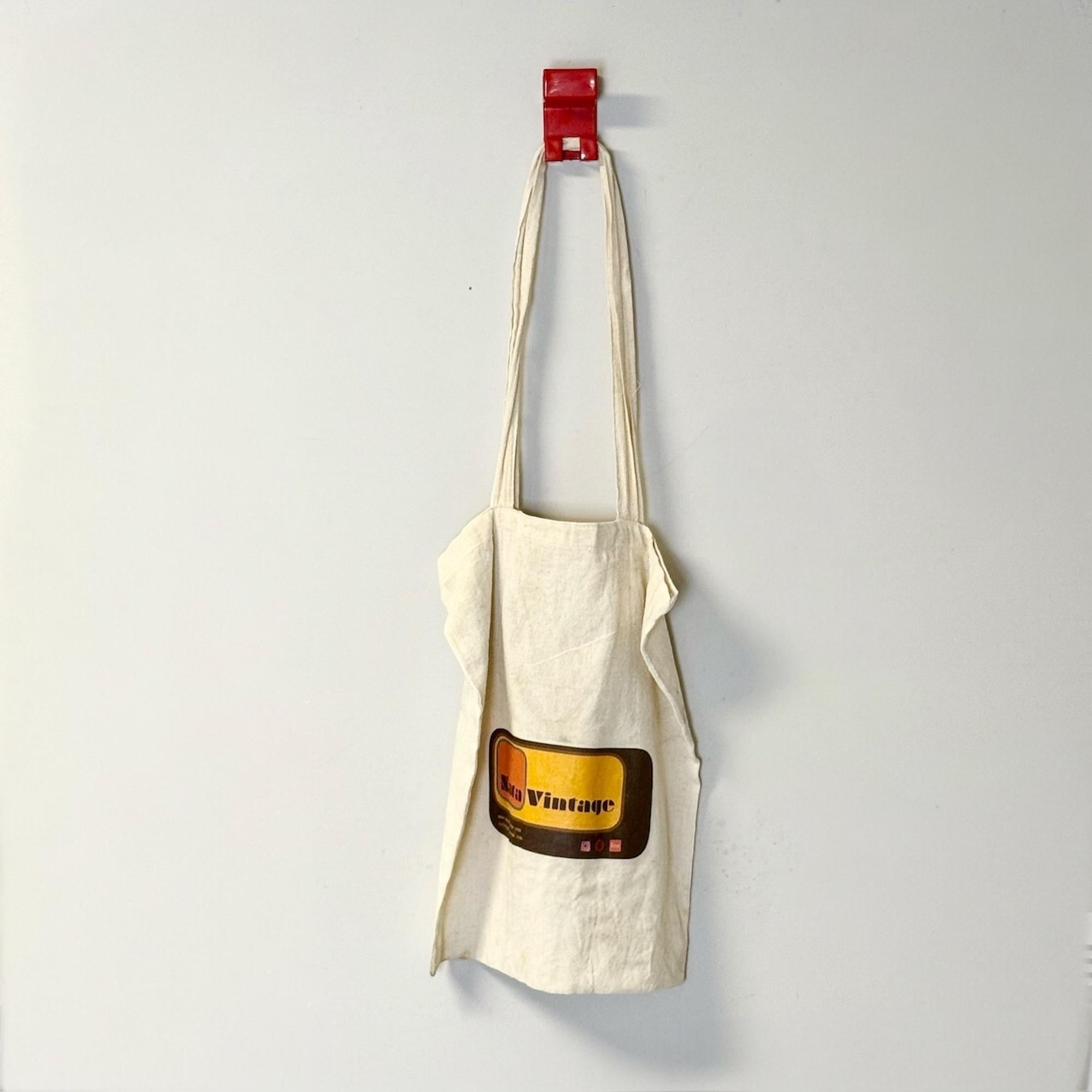 1970s Red Plastic Wall Hooks by Makio Hasuike for Gedy Italy as New in vendita 1