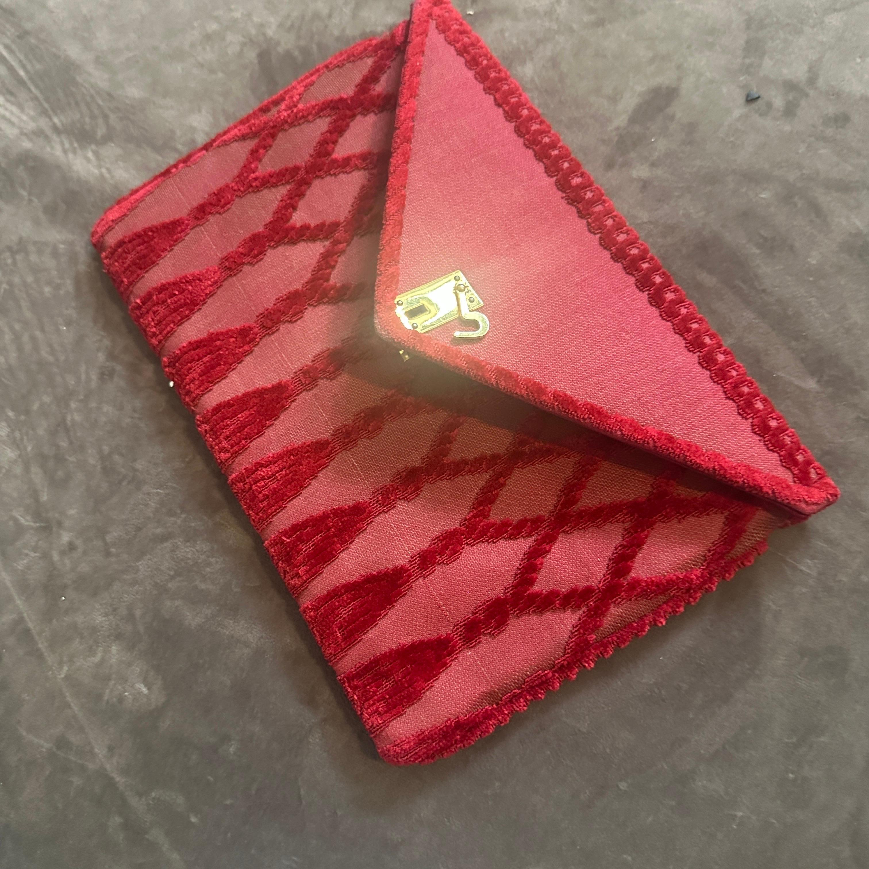 Pochette anni '70 in velluto rosso e seta di Roberta Di Camerino in vendita 2