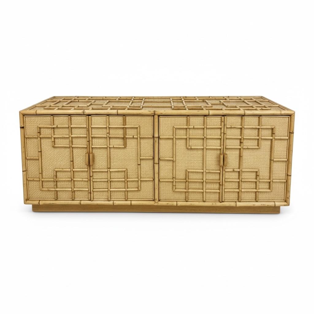 Regency Mobile Credenza in bambù e vimini in stile Chippendale della Reggenza italiana degli anni '70 in vendita