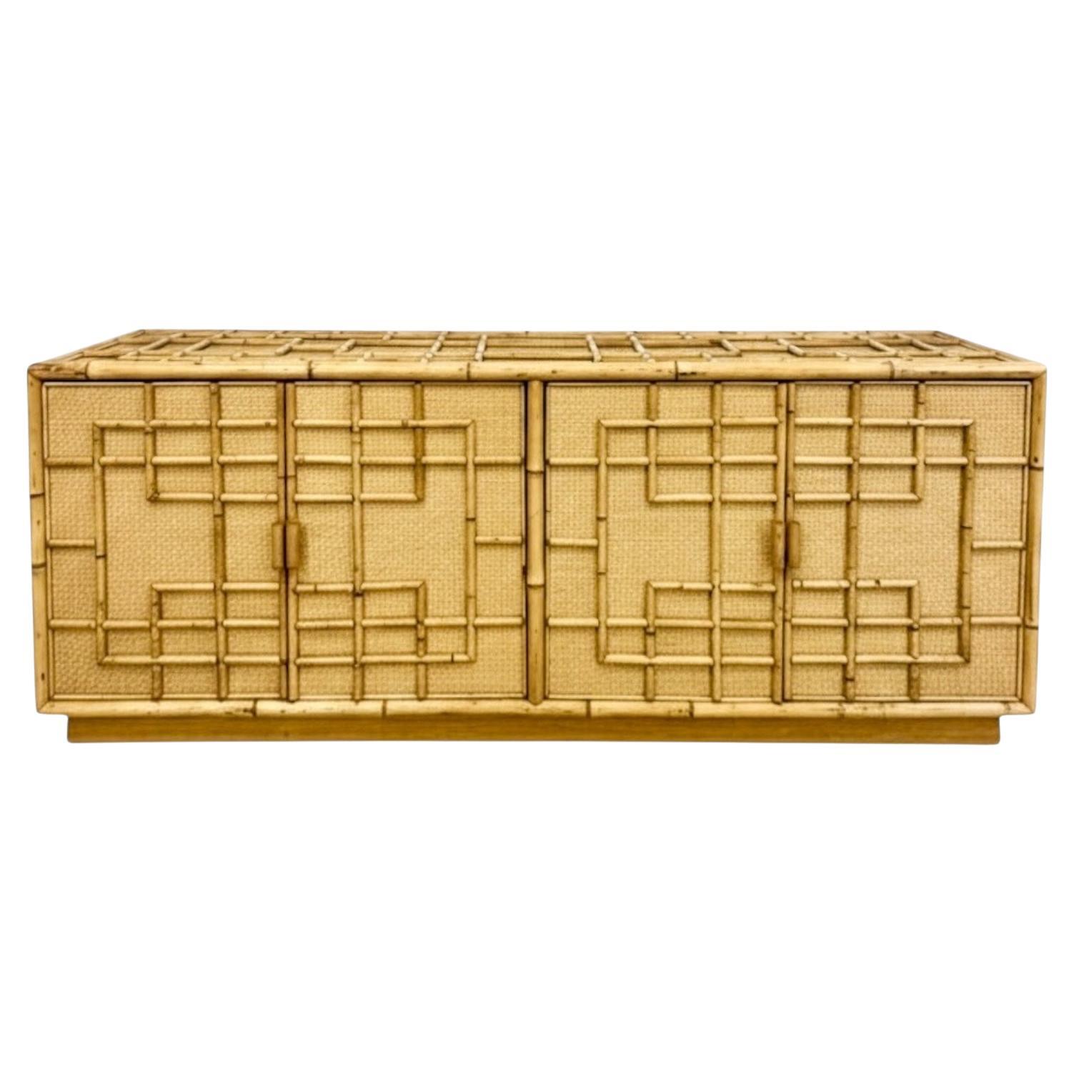 Mobile Credenza in bambù e vimini in stile Chippendale della Reggenza italiana degli anni 
70 in vendita