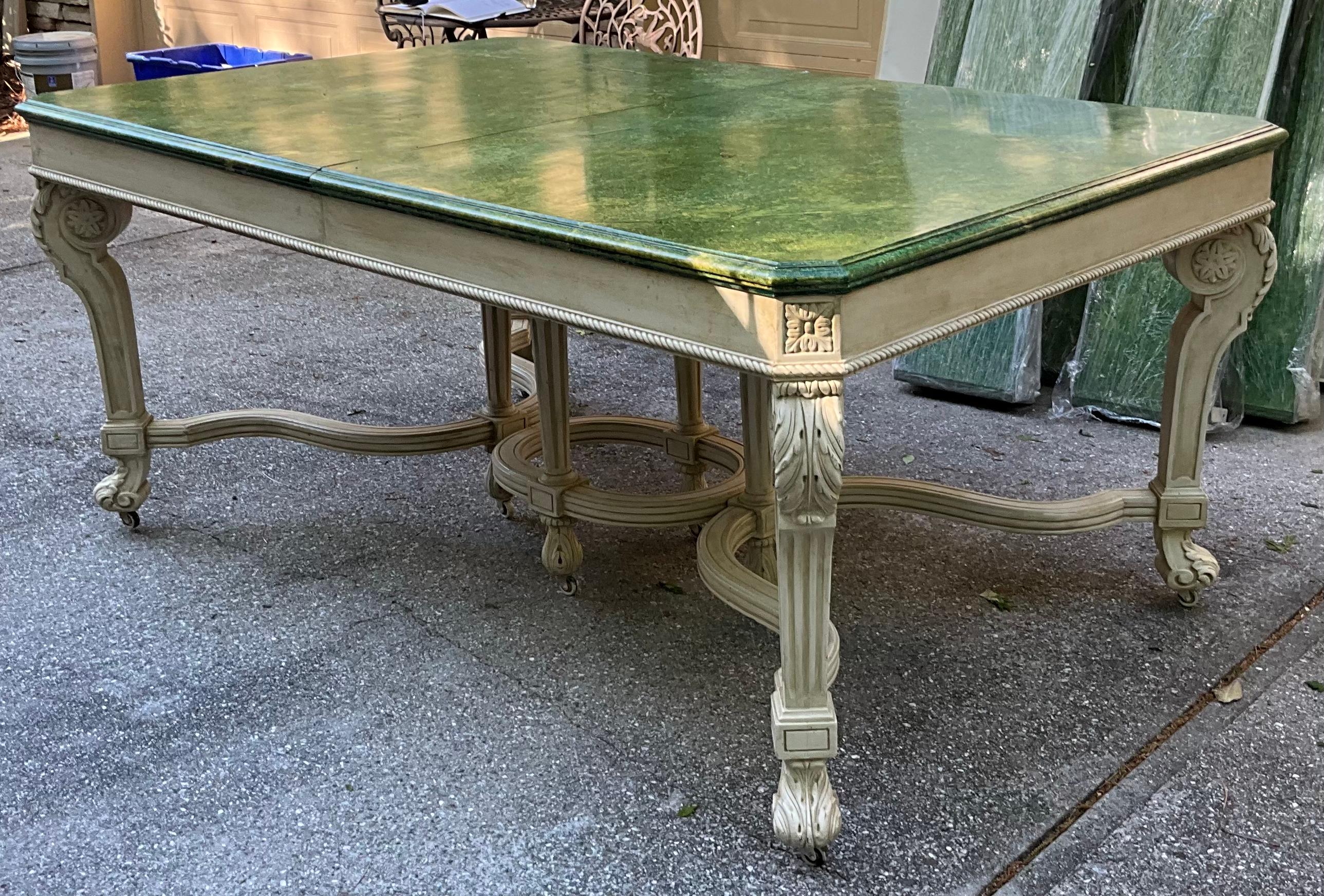 1970s Regency Style Faux Marble Painted Dining Table with 5 Leaves  In Good Condition For Sale In Kennesaw, GA