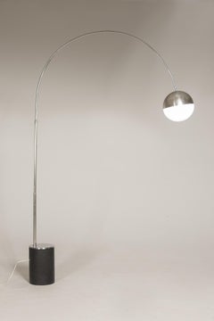 1970er Reggiani Stehleuchte mit verstellbarem Stahlarm und schwarzem Metallsockel