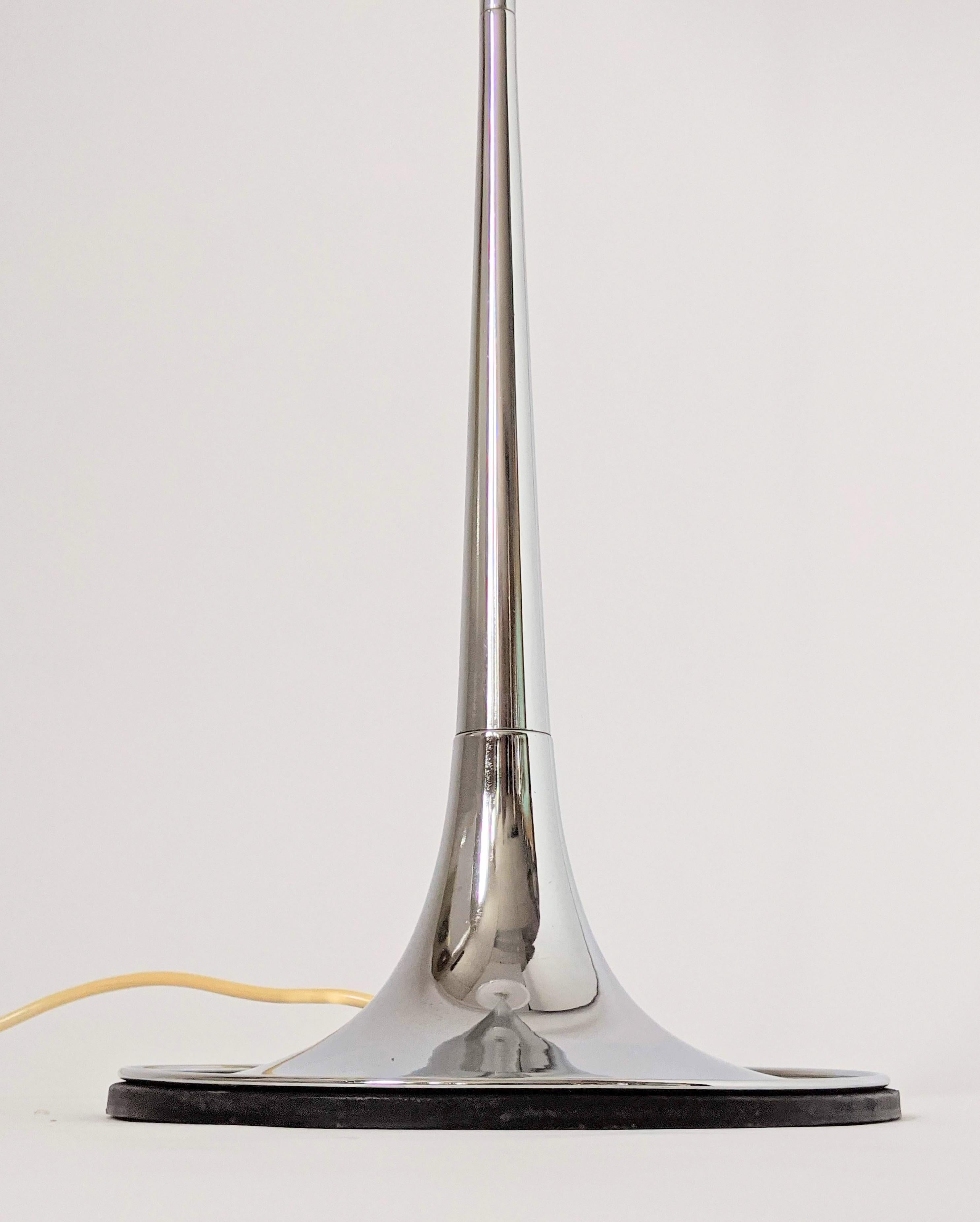 1970s Reggiani Chrome Floor Lamp with Opale Acrylic Shade, Italy For Sale 9