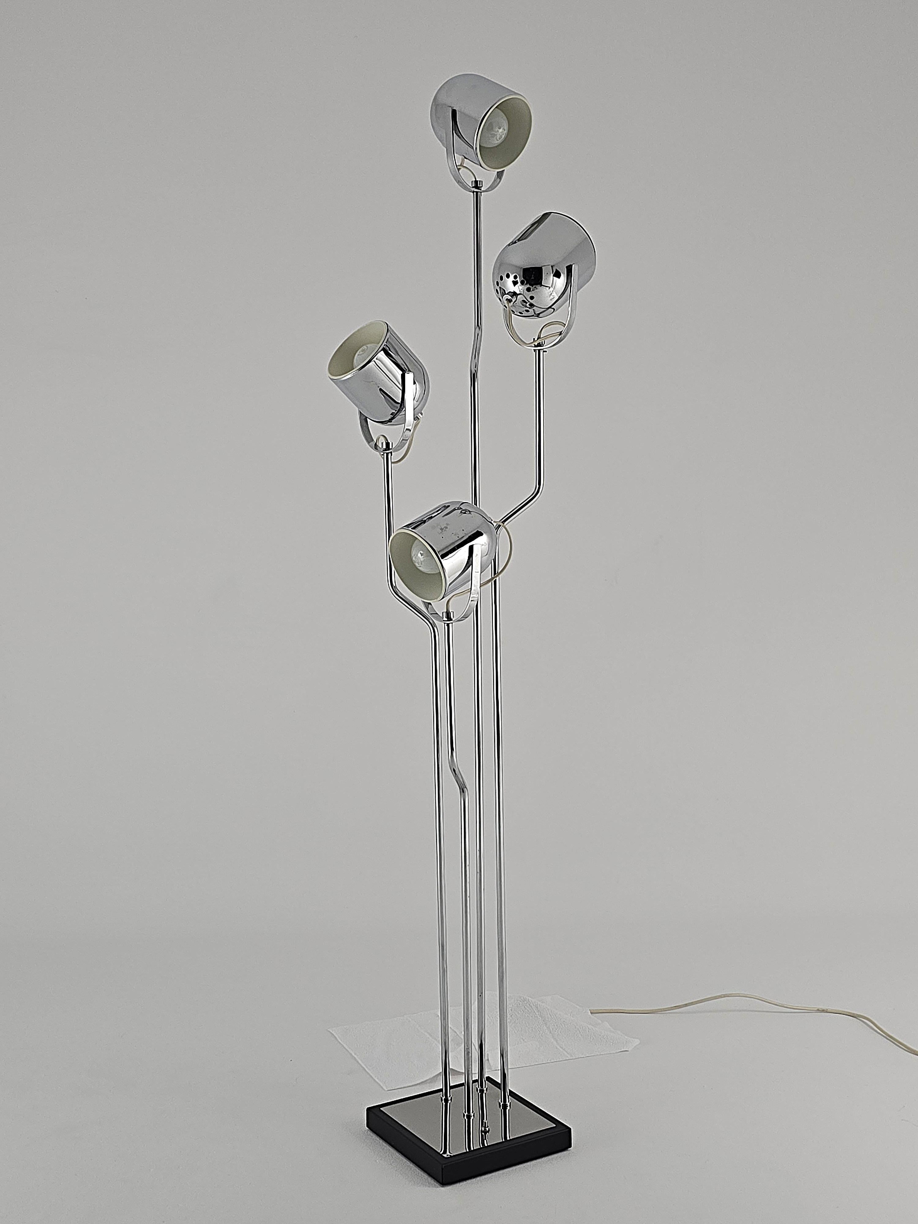 Lámpara de pie Reggiani Cinematic 4 cabezas cromo años 70 , Italia en Bueno estado para la venta en St- Leonard, Quebec