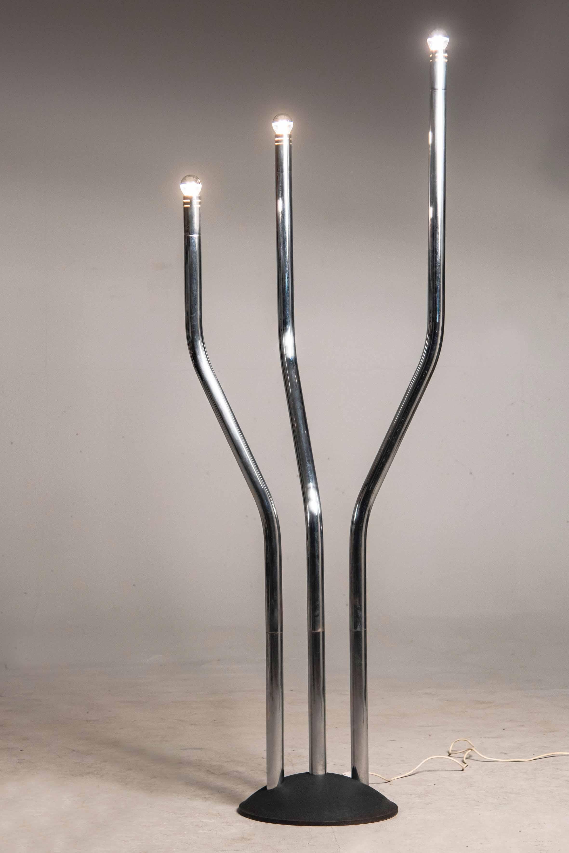 1970 Reggiani Steel Three Movable Arms Lights Holder Floor Lamp (lampadaire à trois bras mobiles) en vente 3